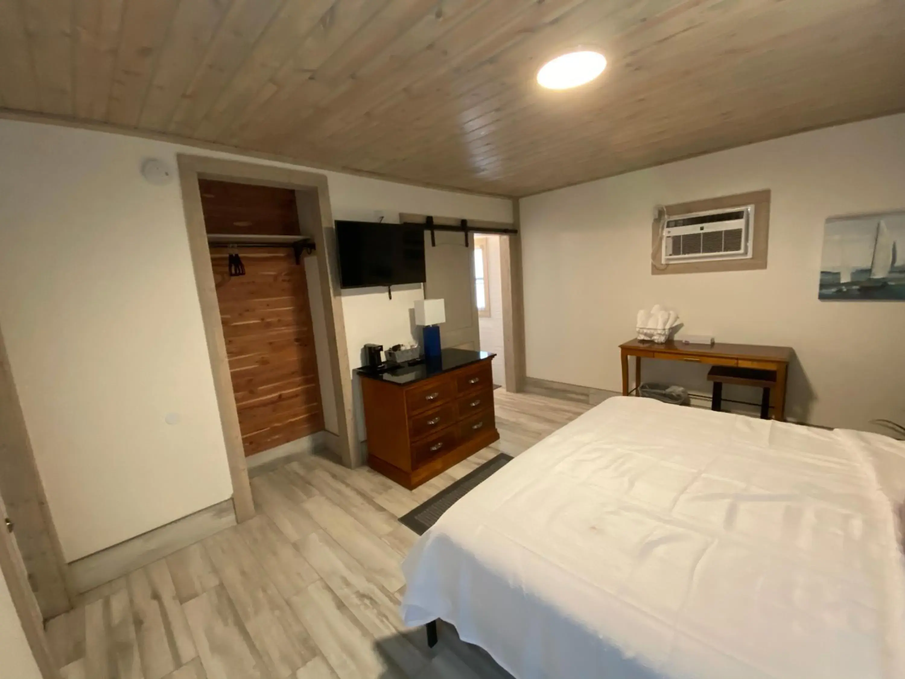 Single Room with Pool View in Gulf Coast Inn Single Room with Pool View in Gulf Coast Inn