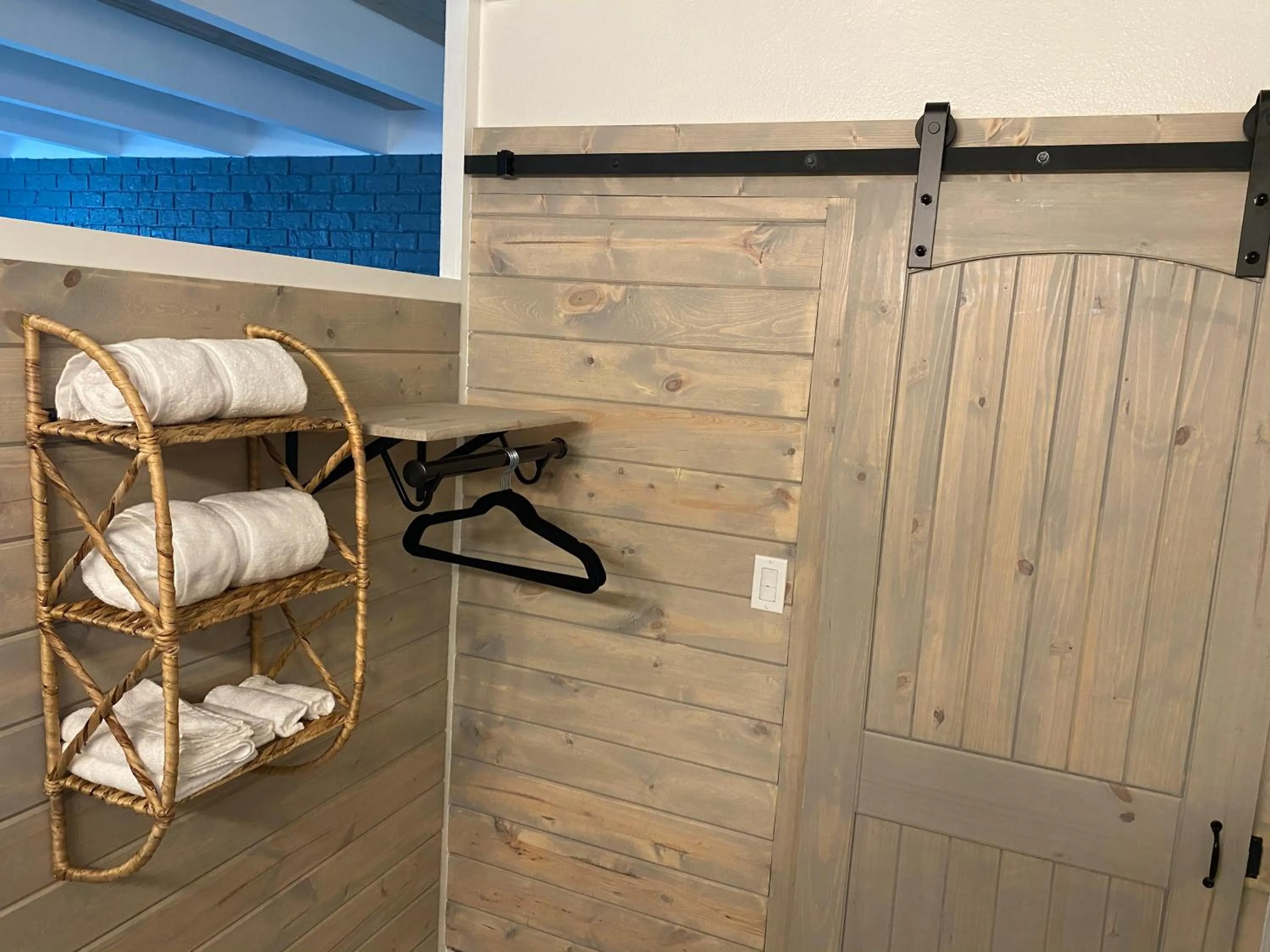 wardrobe in Gulf Coast Inn