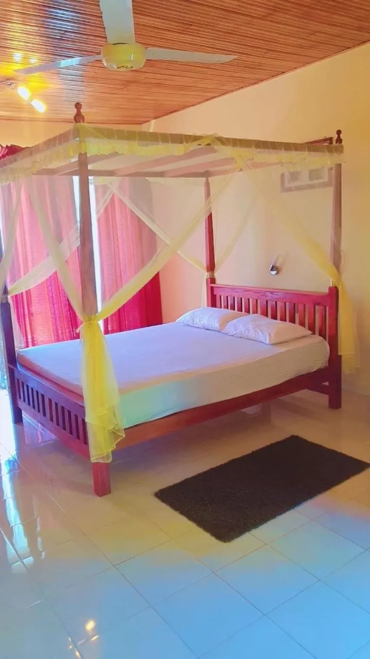 Bed in Rainforest Lodge, Deniyaya singheraja