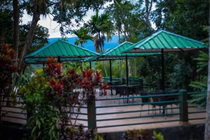Rainforest Lodge, Deniyaya singheraja