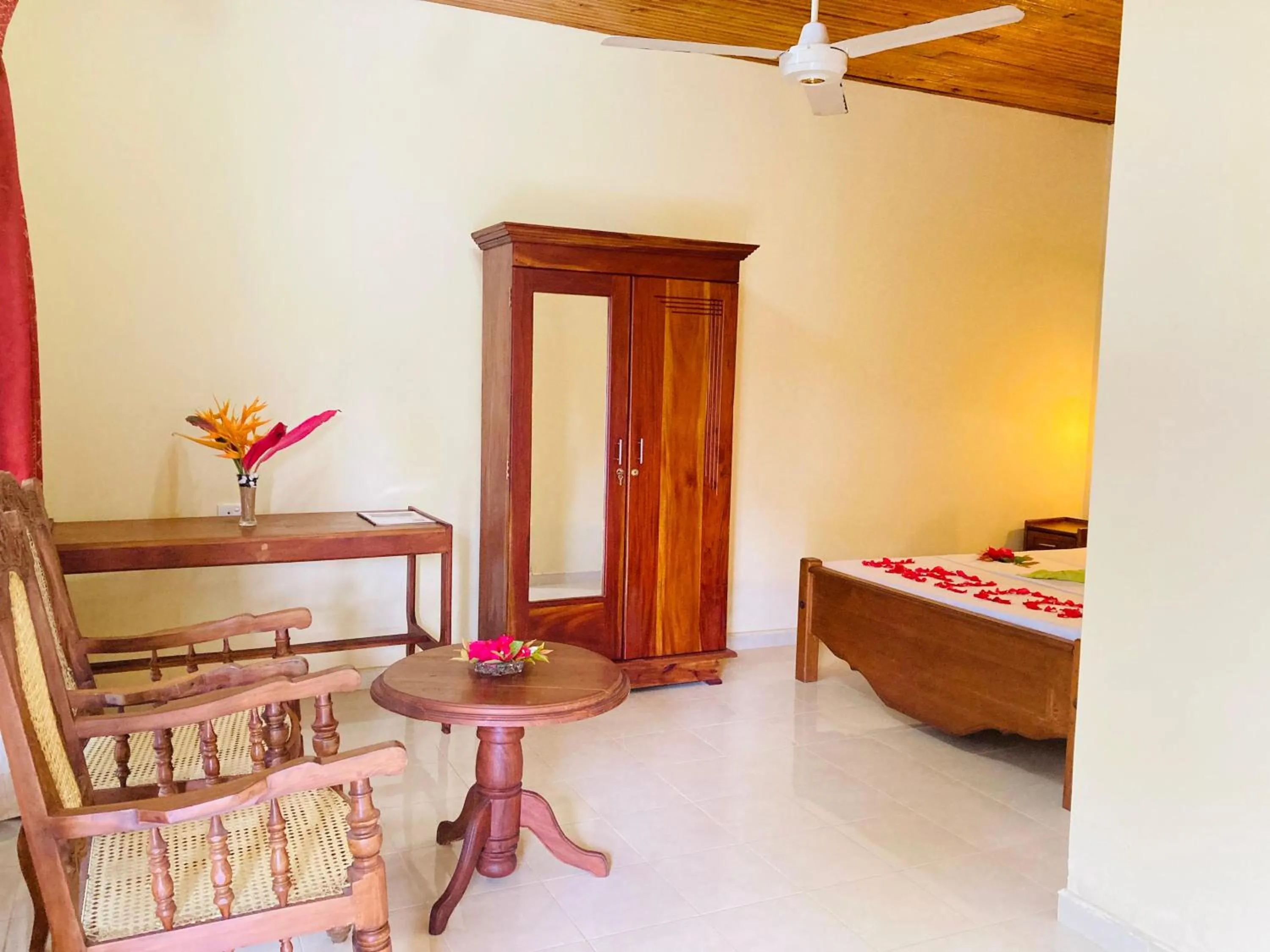 Bed in Rainforest Lodge, Deniyaya singheraja