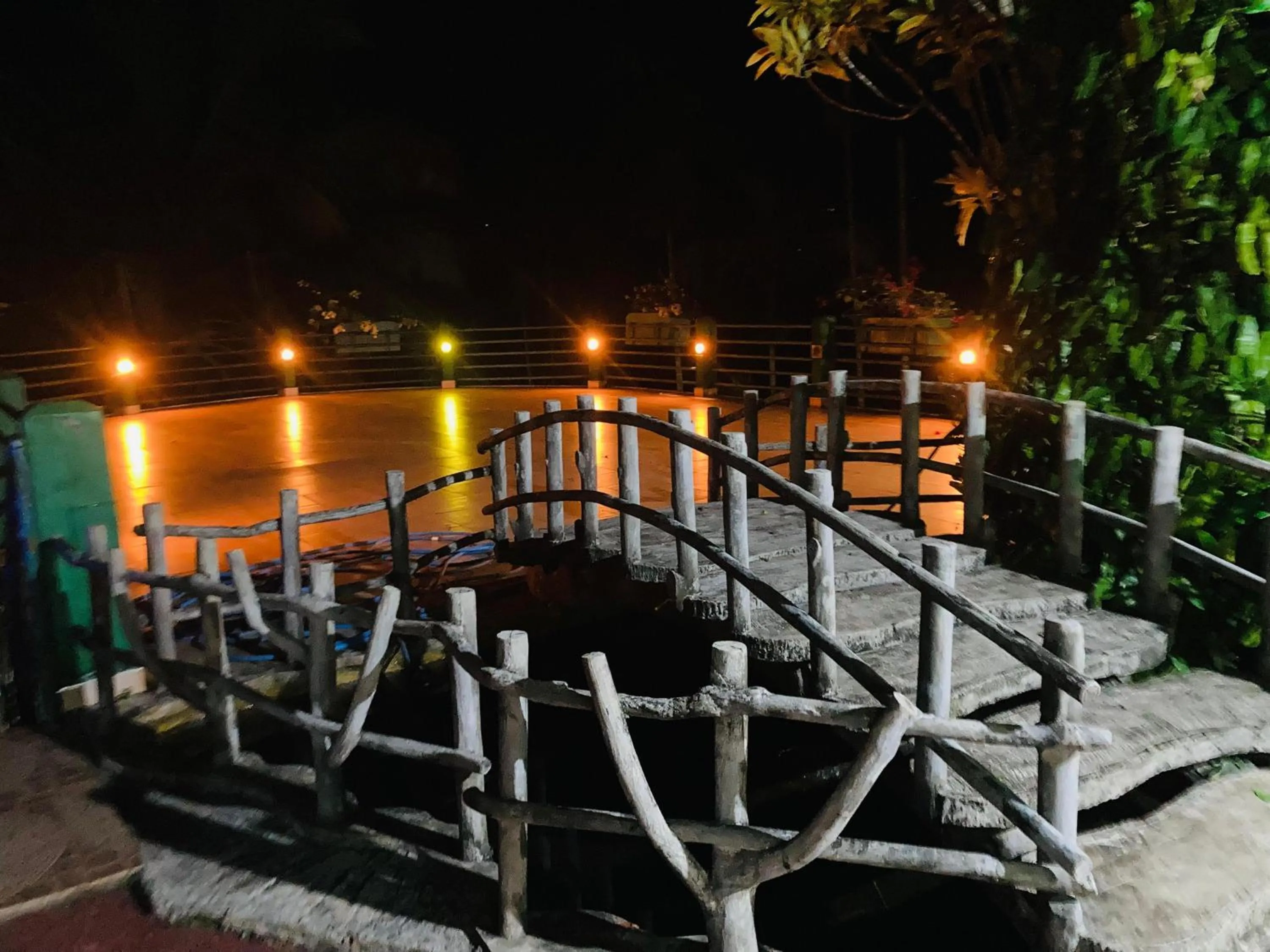 Night in Rainforest Lodge, Deniyaya singheraja