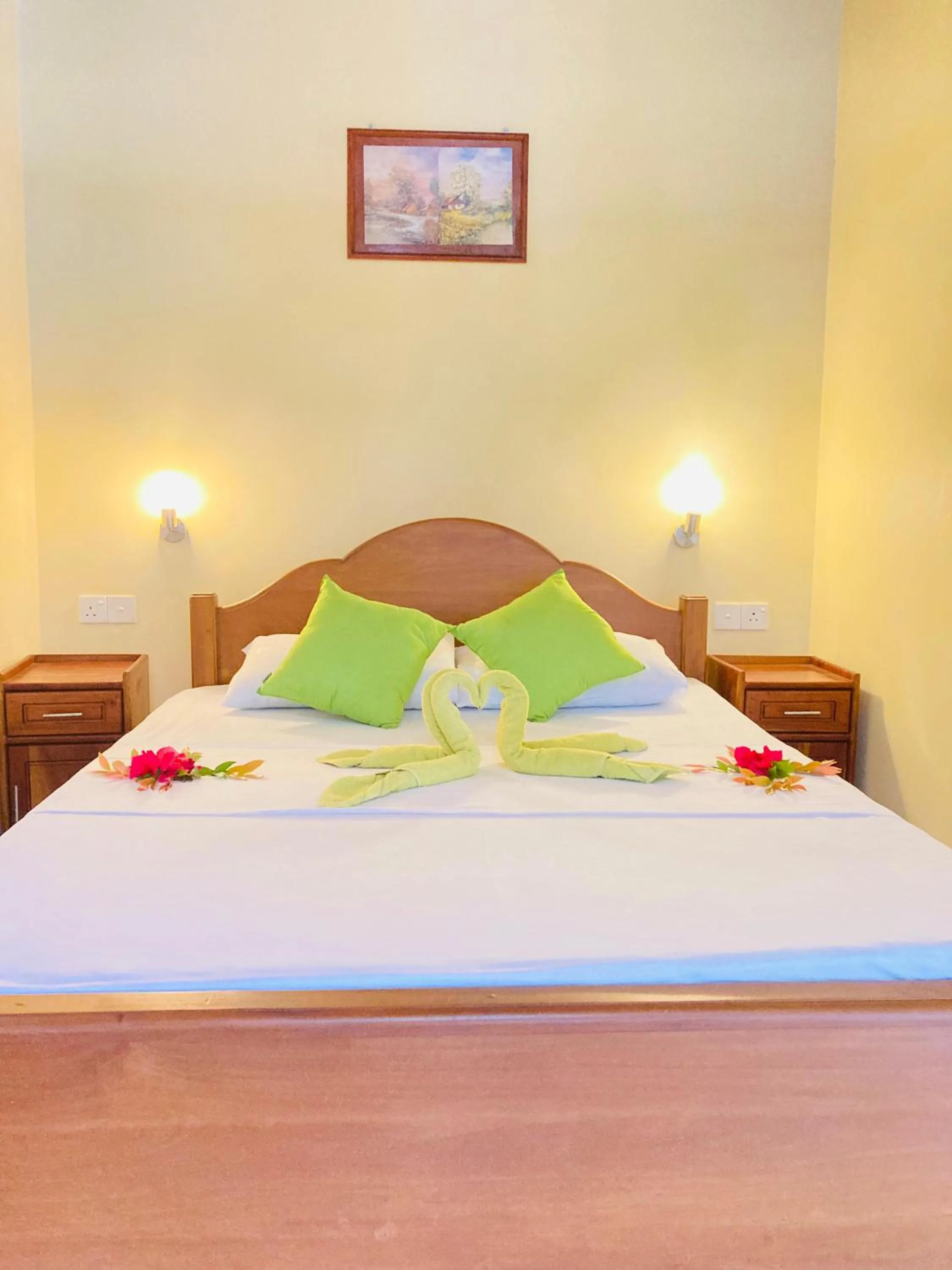 Bed in Rainforest Lodge, Deniyaya singheraja