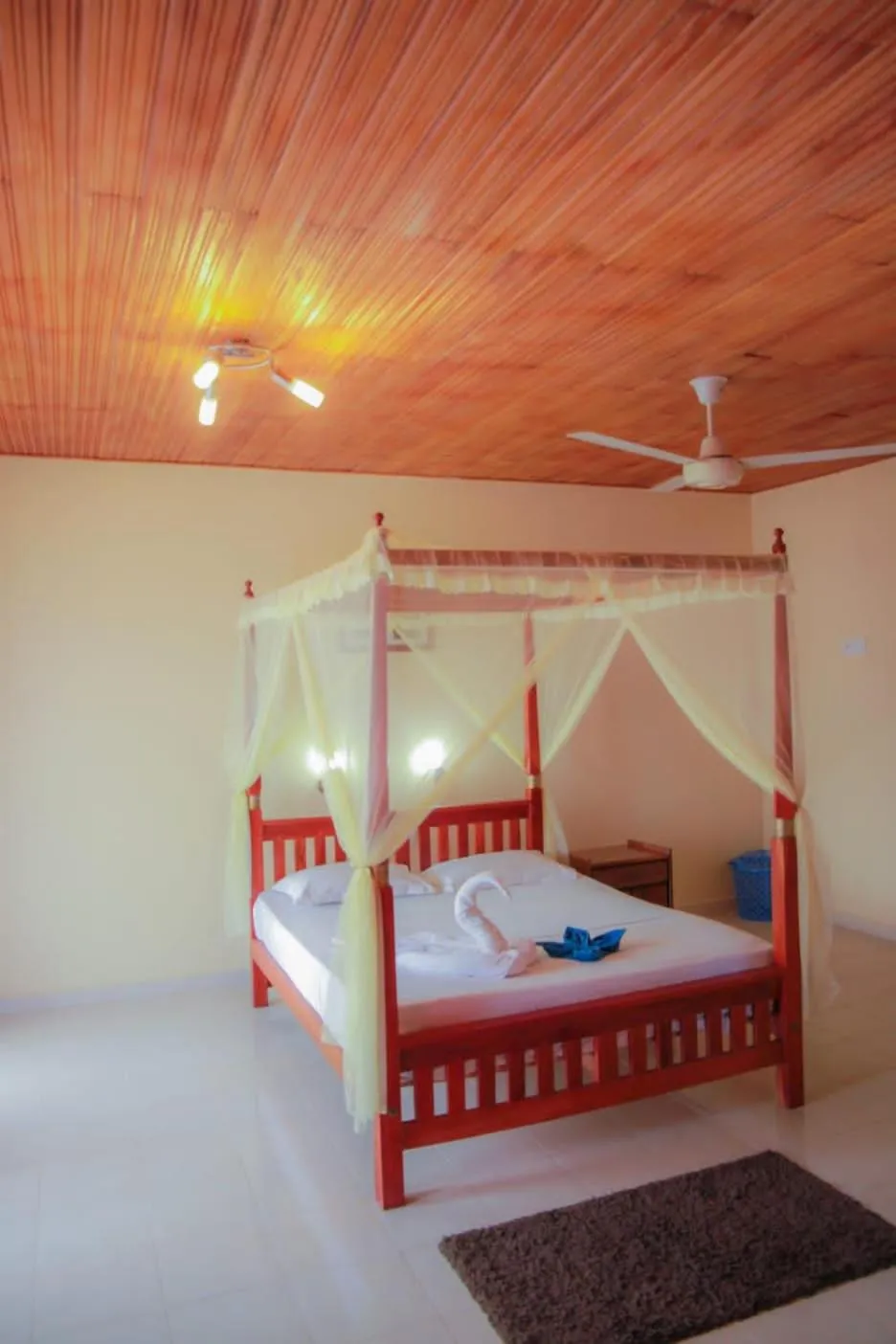 Bed in Rainforest Lodge, Deniyaya singheraja