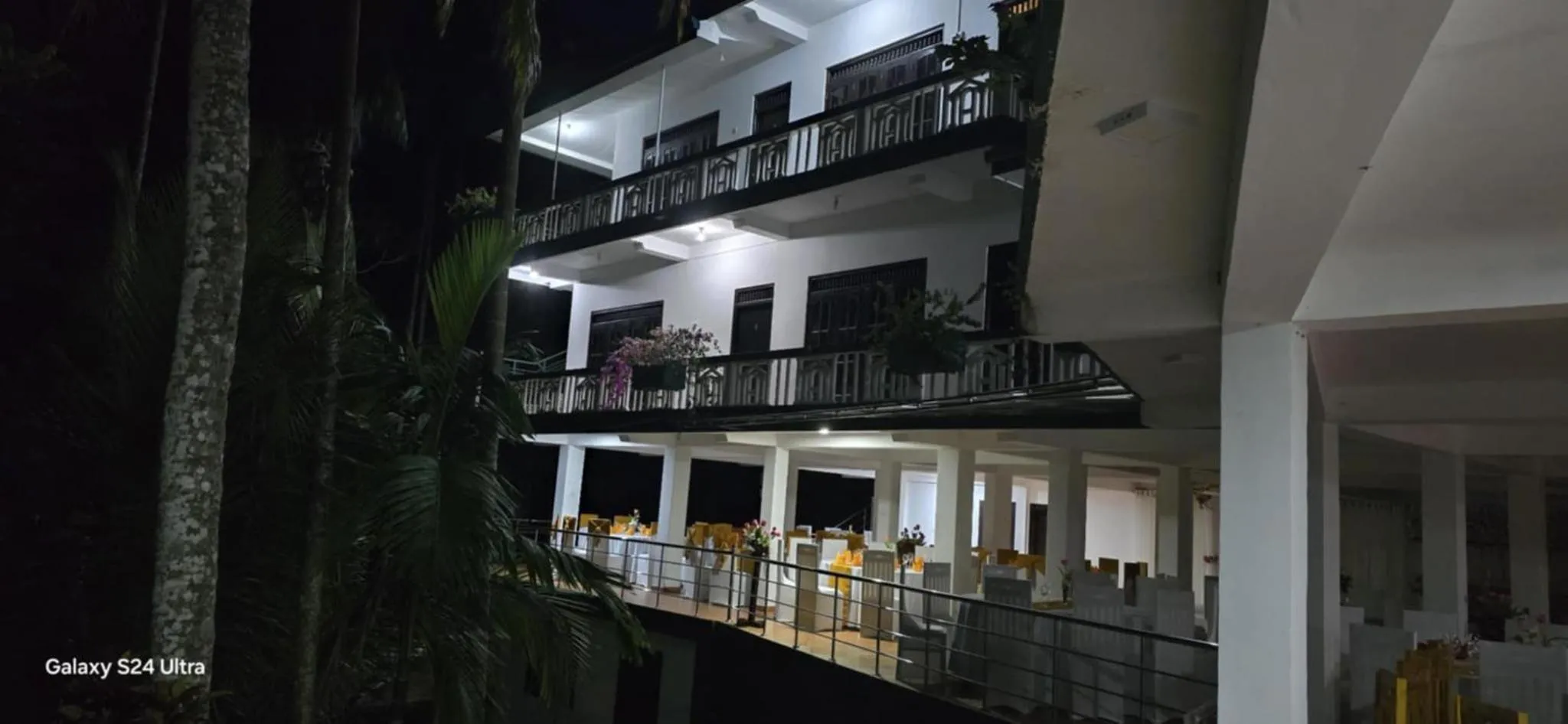Night in Rainforest Lodge, Deniyaya singheraja