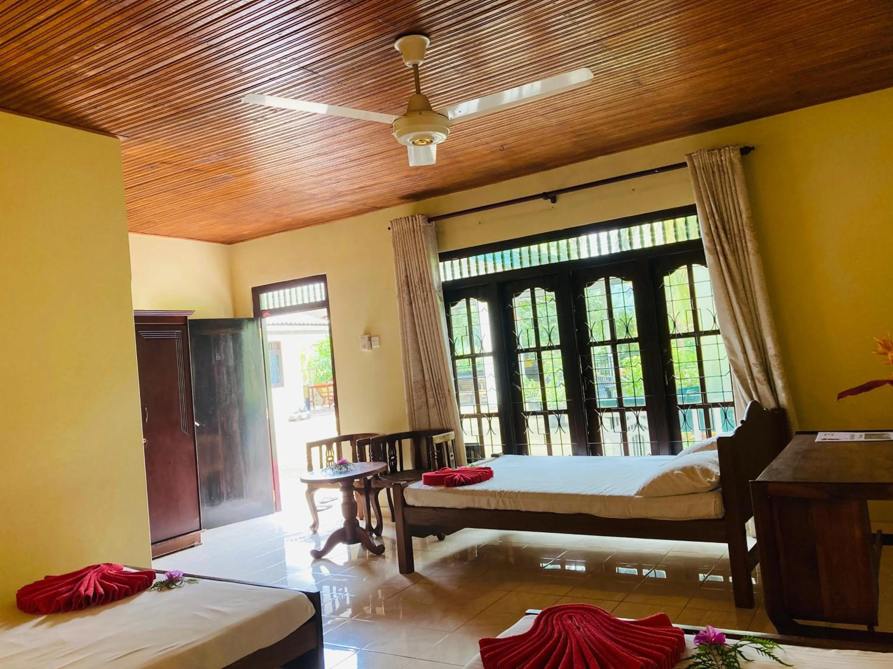 Bed in Rainforest Lodge, Deniyaya singheraja