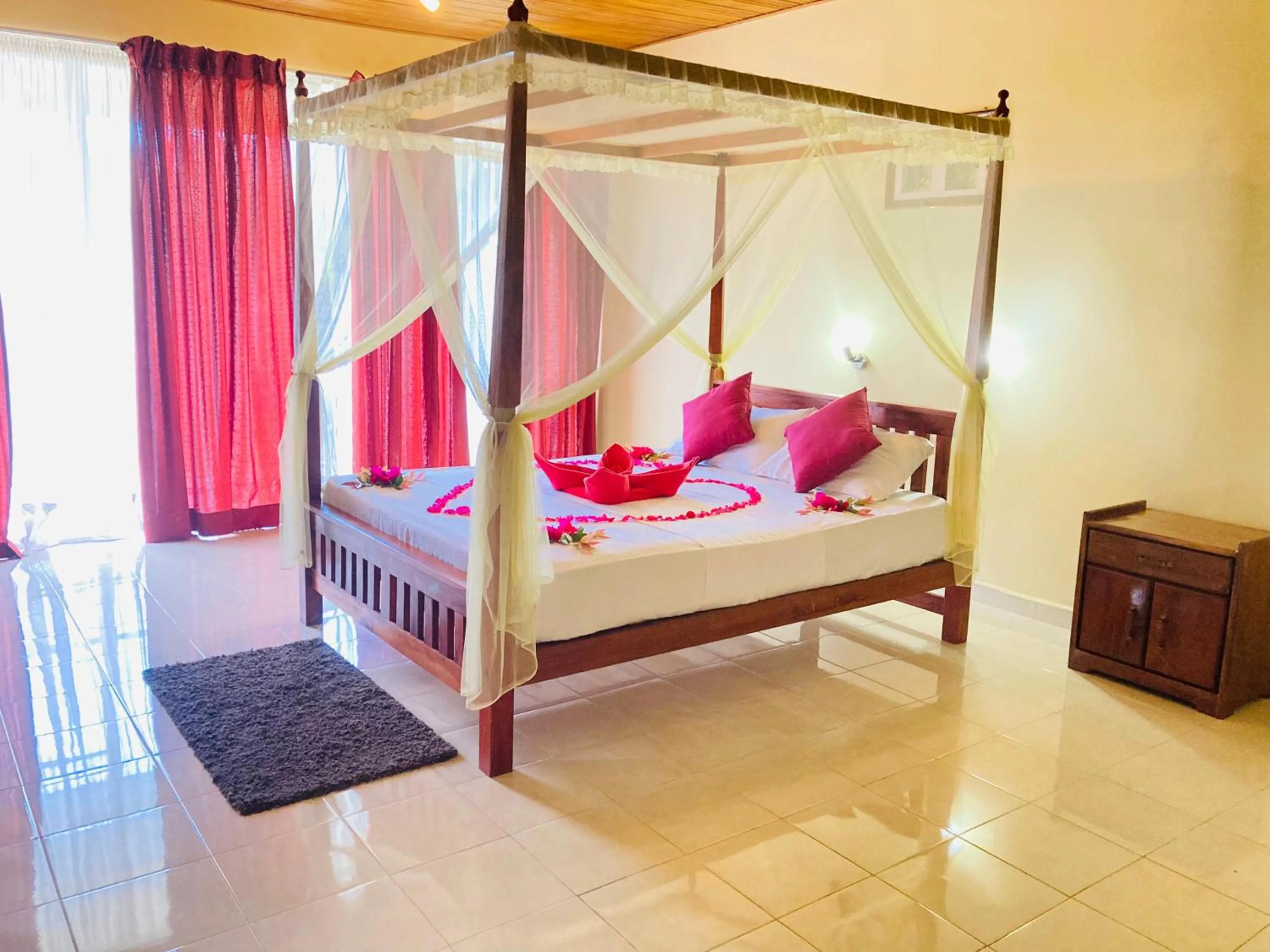 Bed in Rainforest Lodge, Deniyaya singheraja