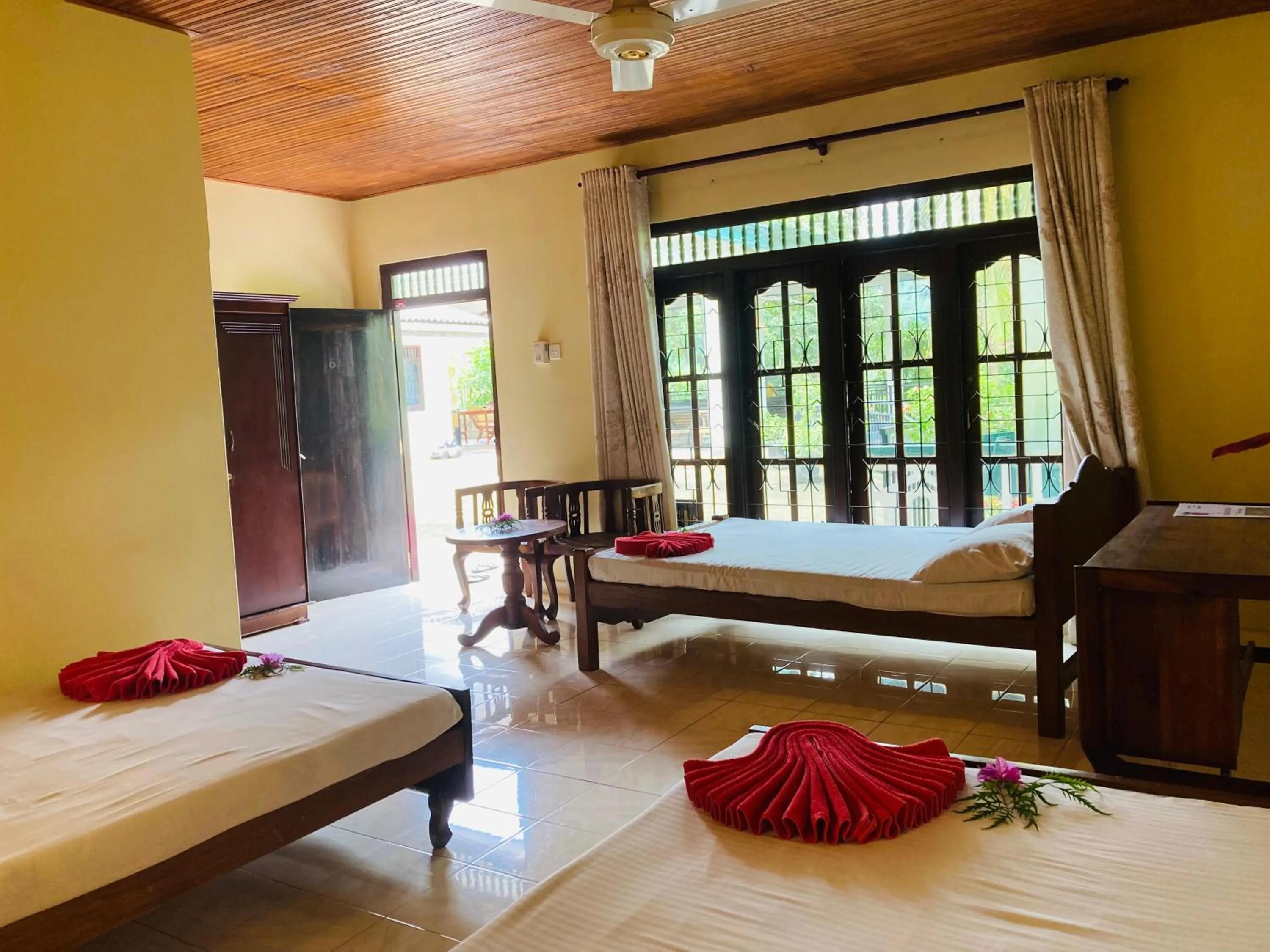 Bed in Rainforest Lodge, Deniyaya singheraja