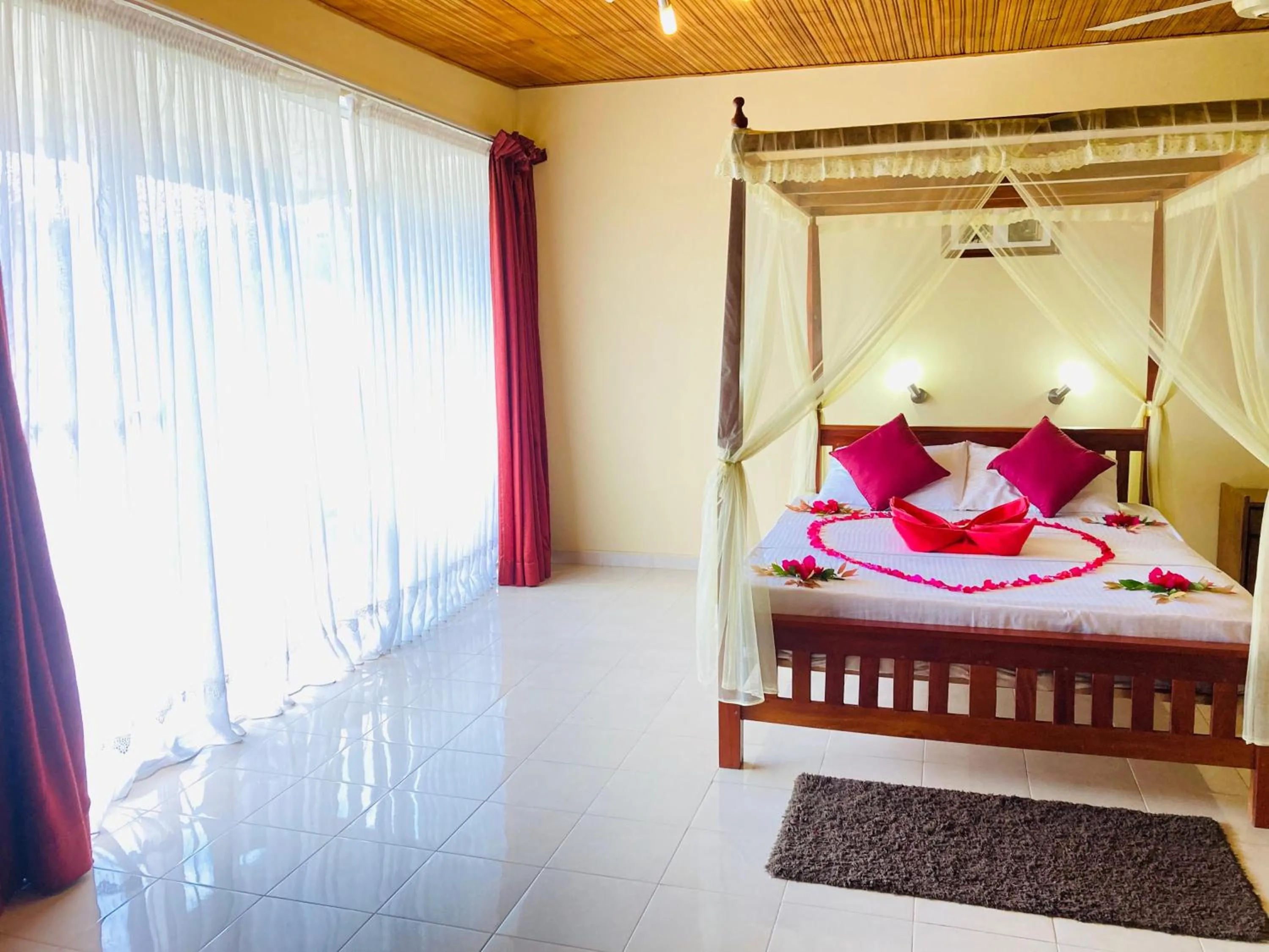 Bed in Rainforest Lodge, Deniyaya singheraja