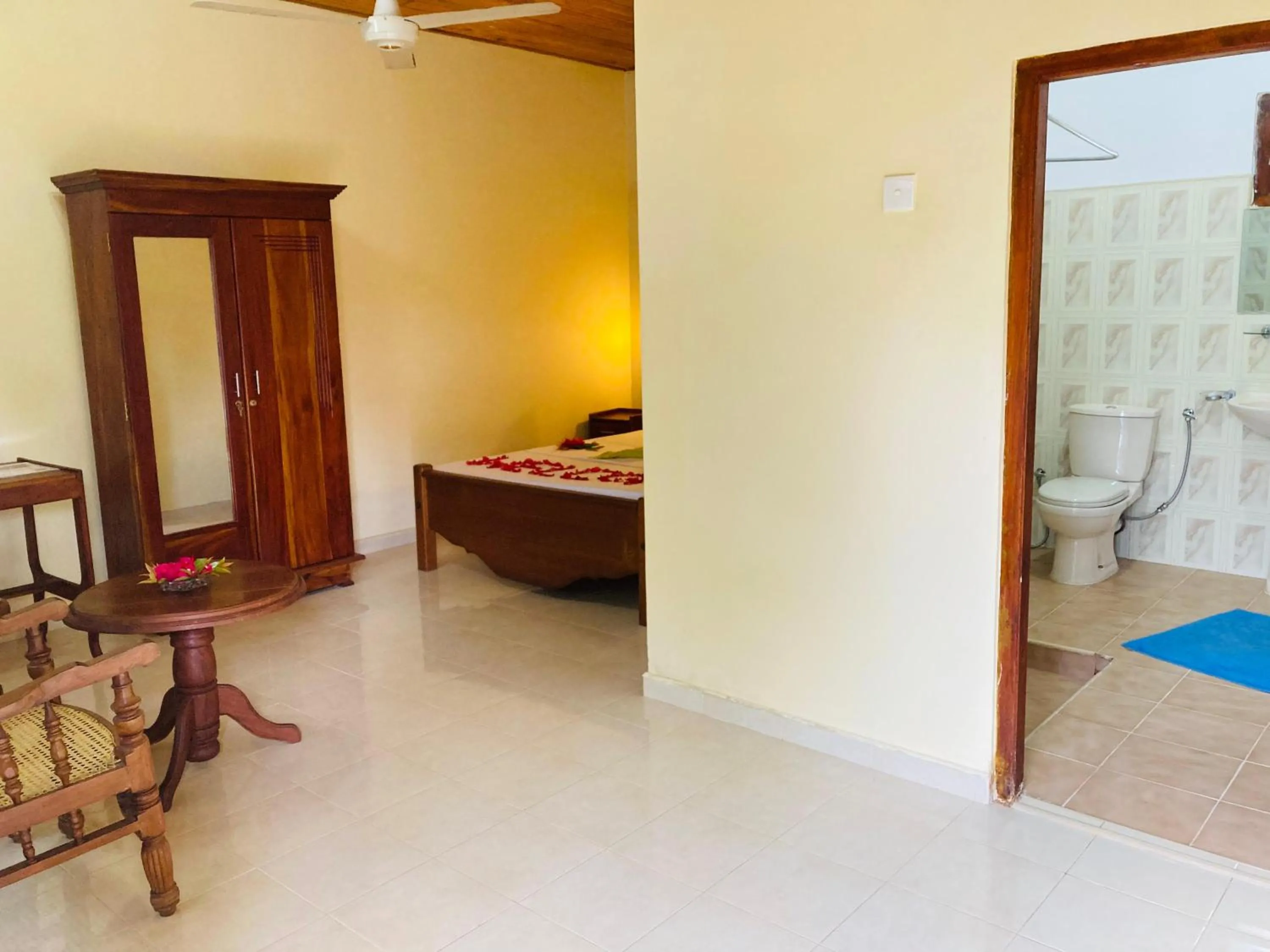 Bed in Rainforest Lodge, Deniyaya singheraja