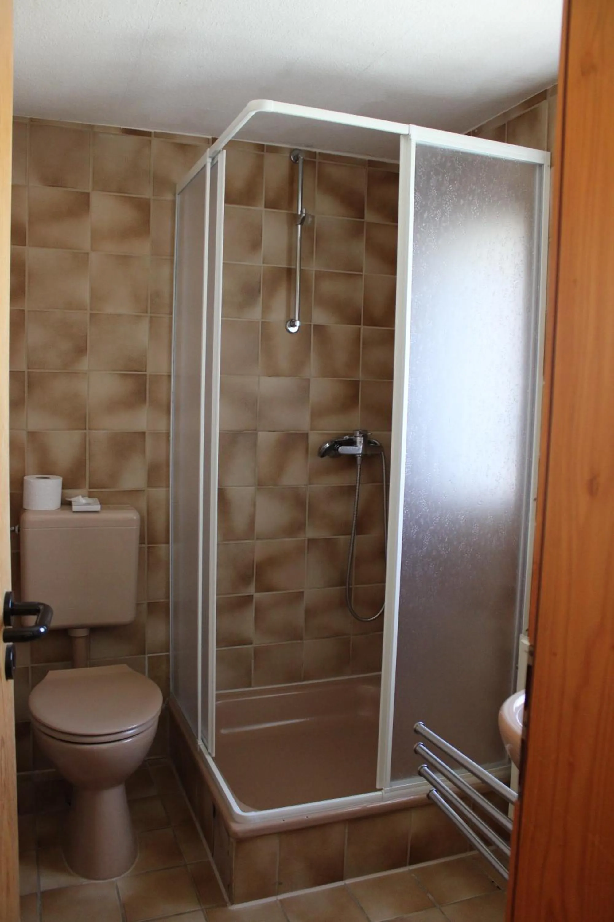 Bathroom in Berggasthof Hoherodskopf