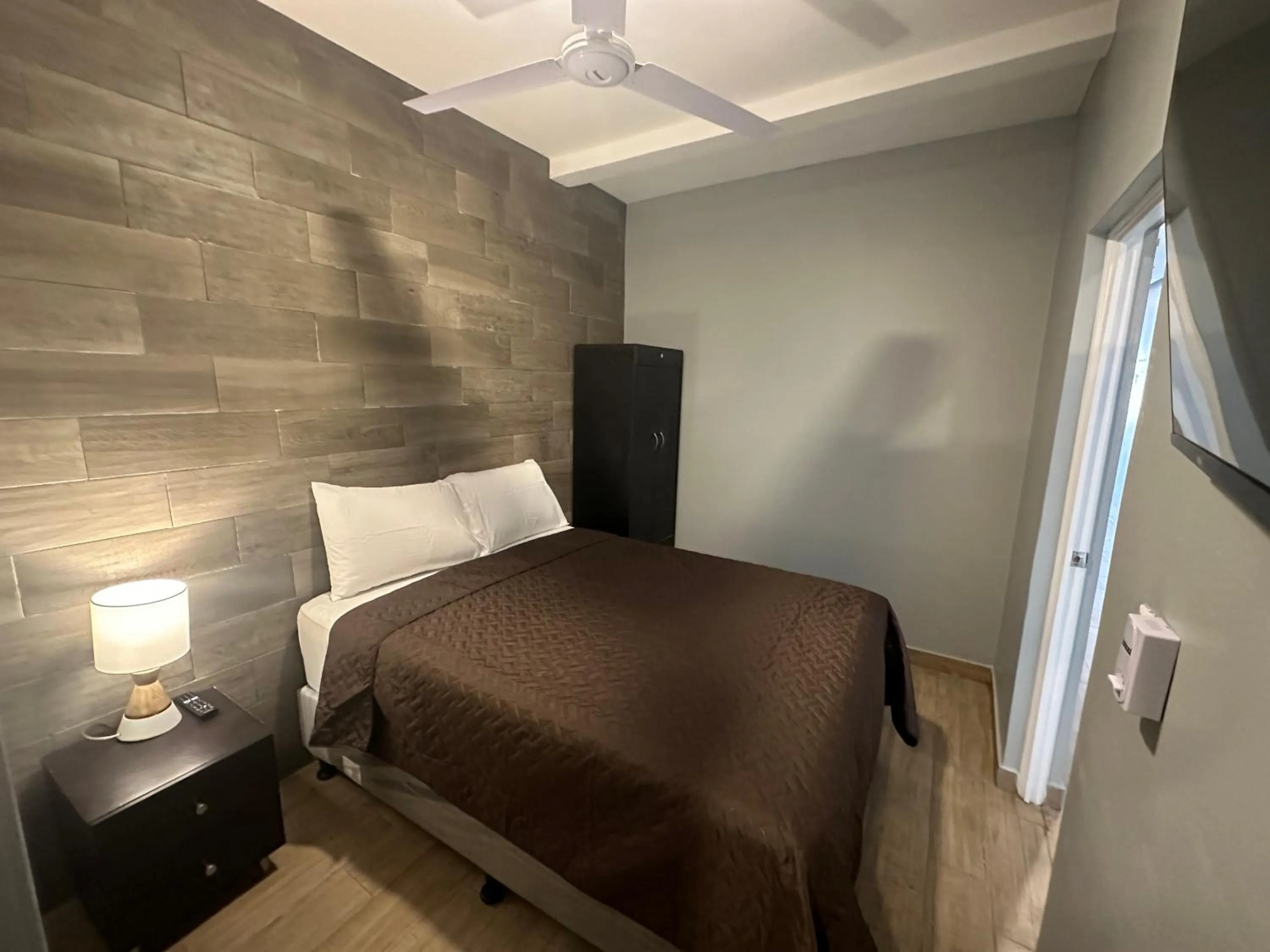 Photo of the whole room, Bed in Villa Verona