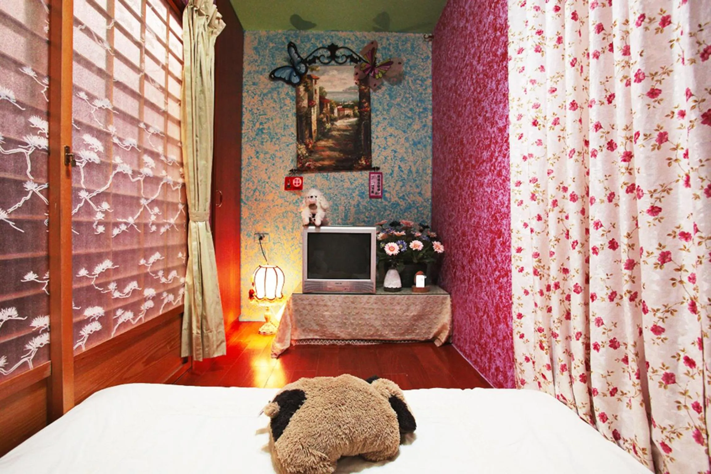 Photo of the whole room, Bed in 3D Sunflower Embossed B&B