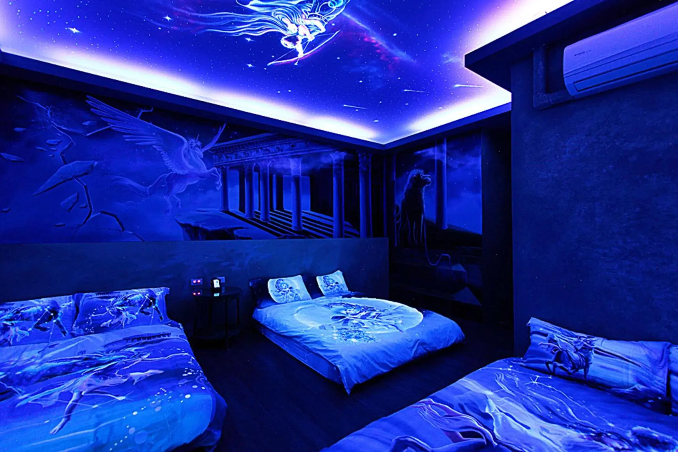 Photo of the whole room, Bed in 3D Sunflower Embossed B&B Photo of the whole room, Bed in 3D Sunflower Embossed B&B