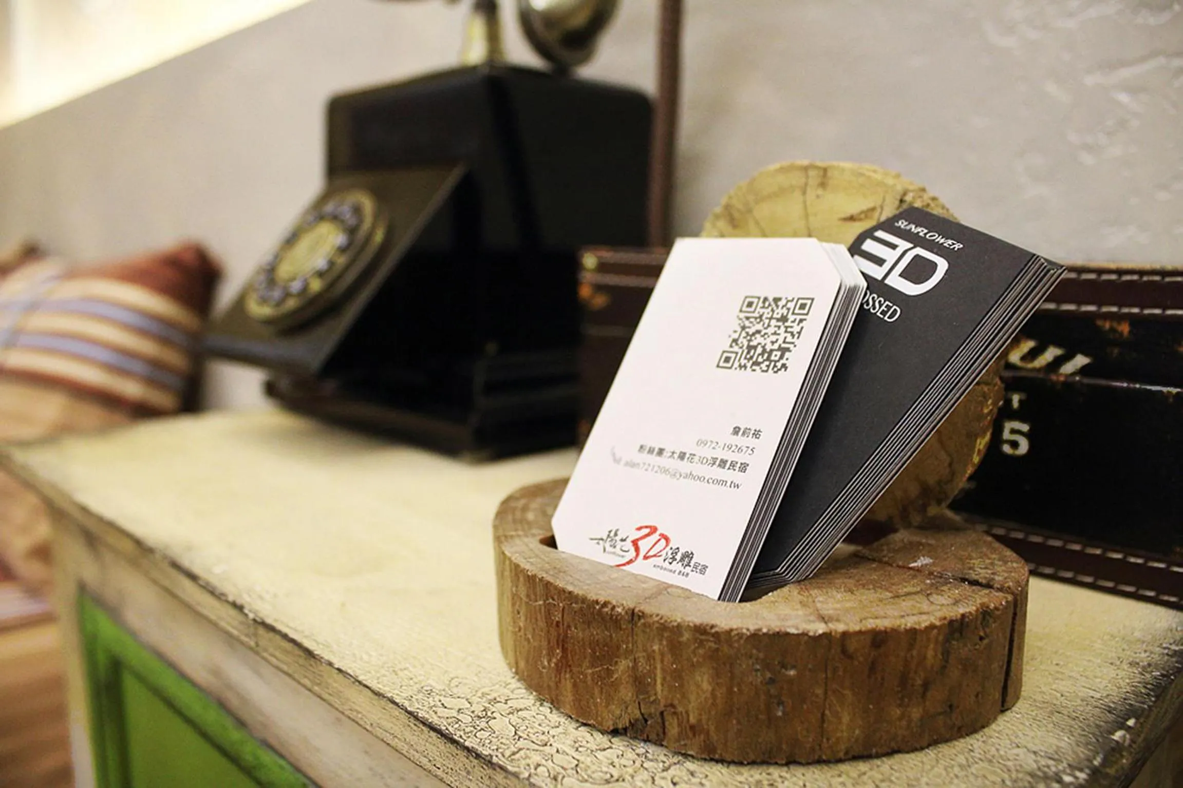 Decorative detail in 3D Sunflower Embossed B&B