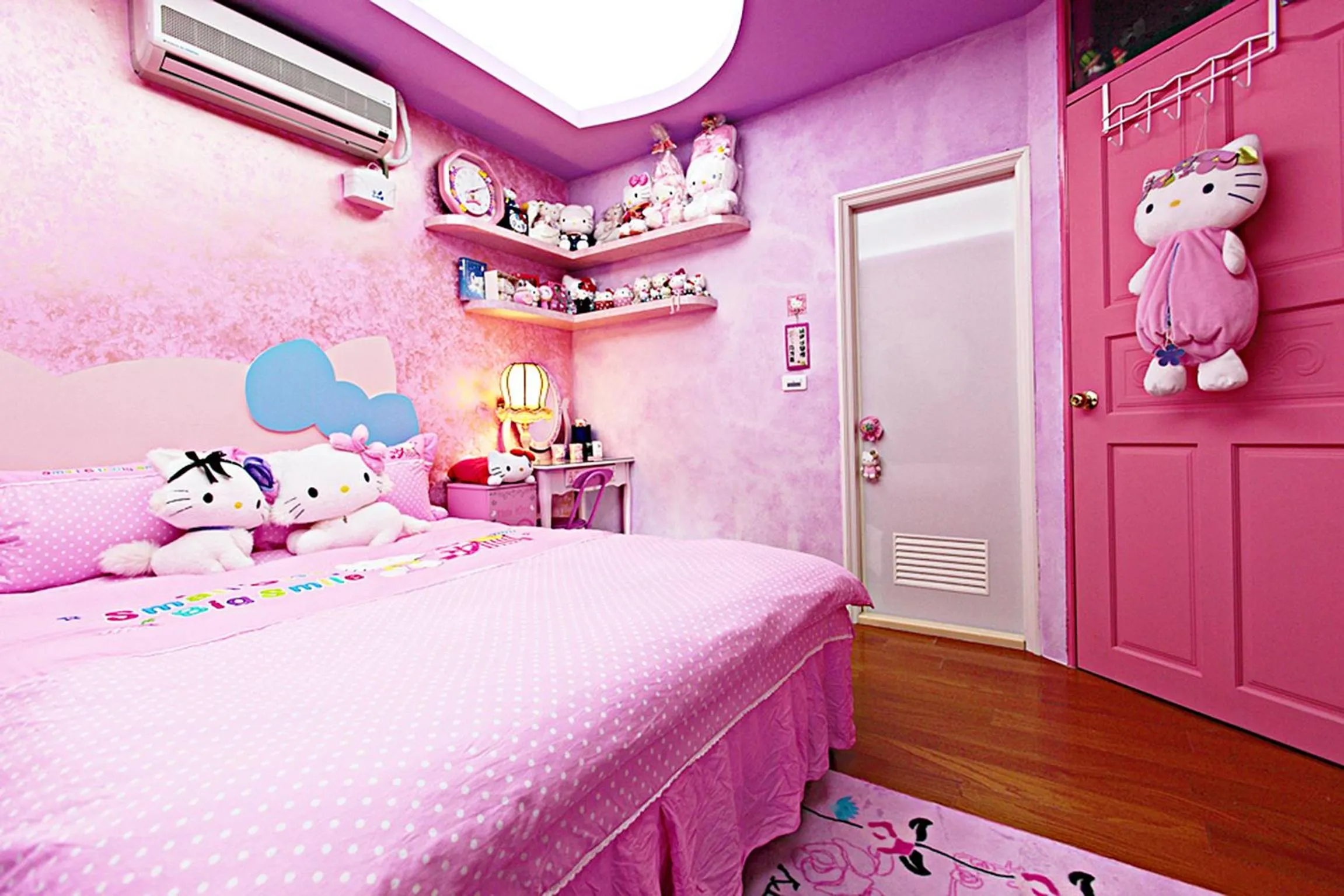 Photo of the whole room, Bed in 3D Sunflower Embossed B&B