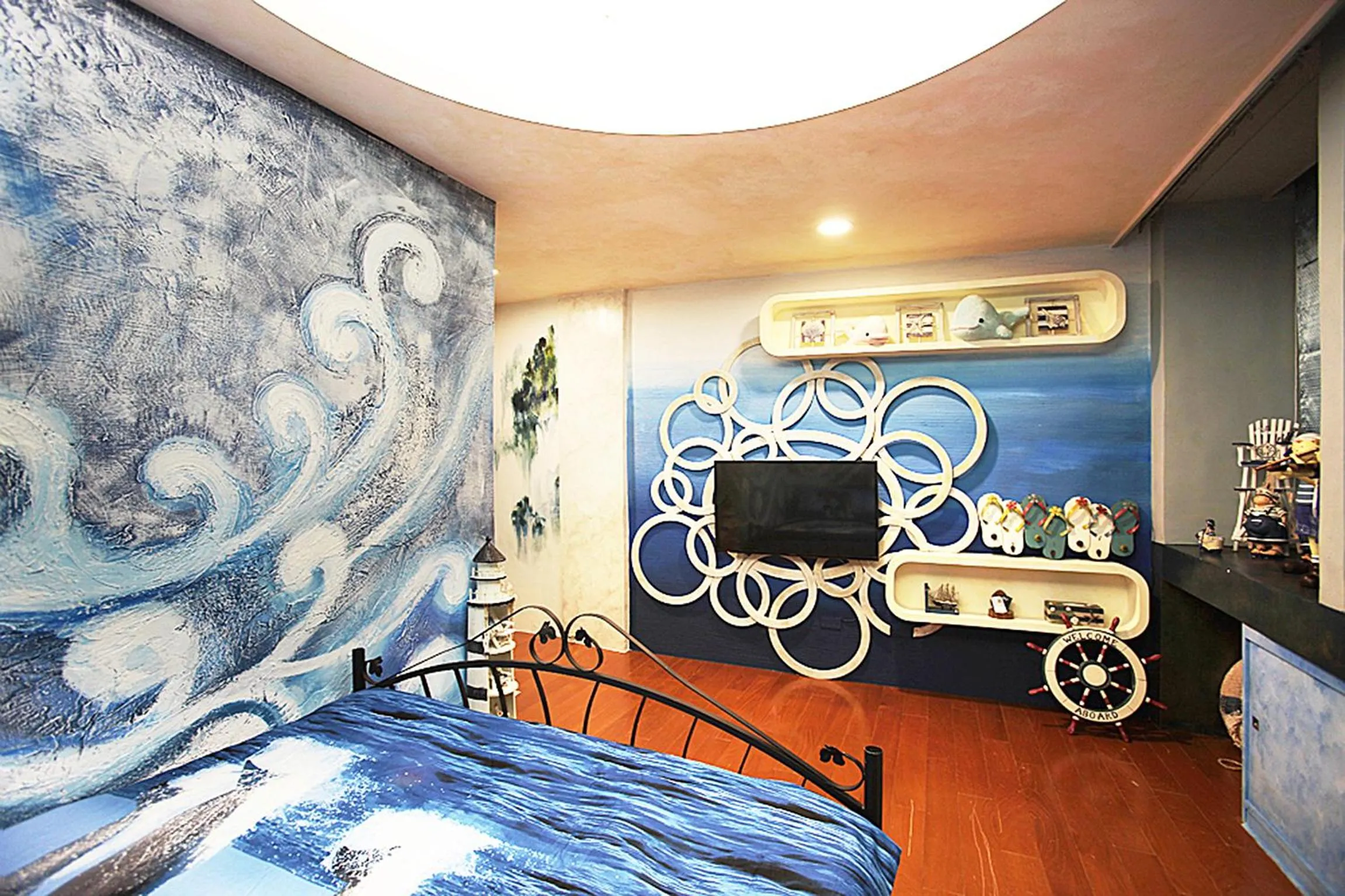 Photo of the whole room, Bed in 3D Sunflower Embossed B&B