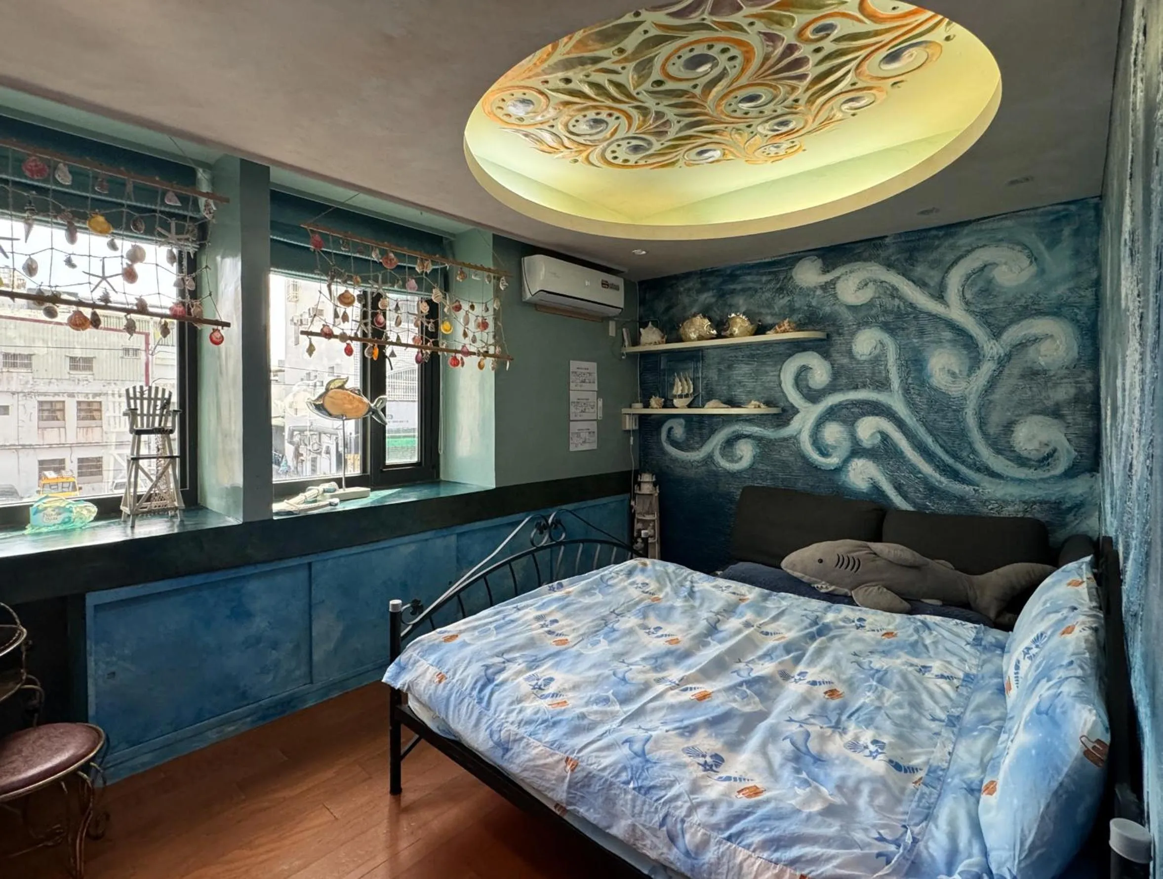 On site, Bed in 3D Sunflower Embossed B&B