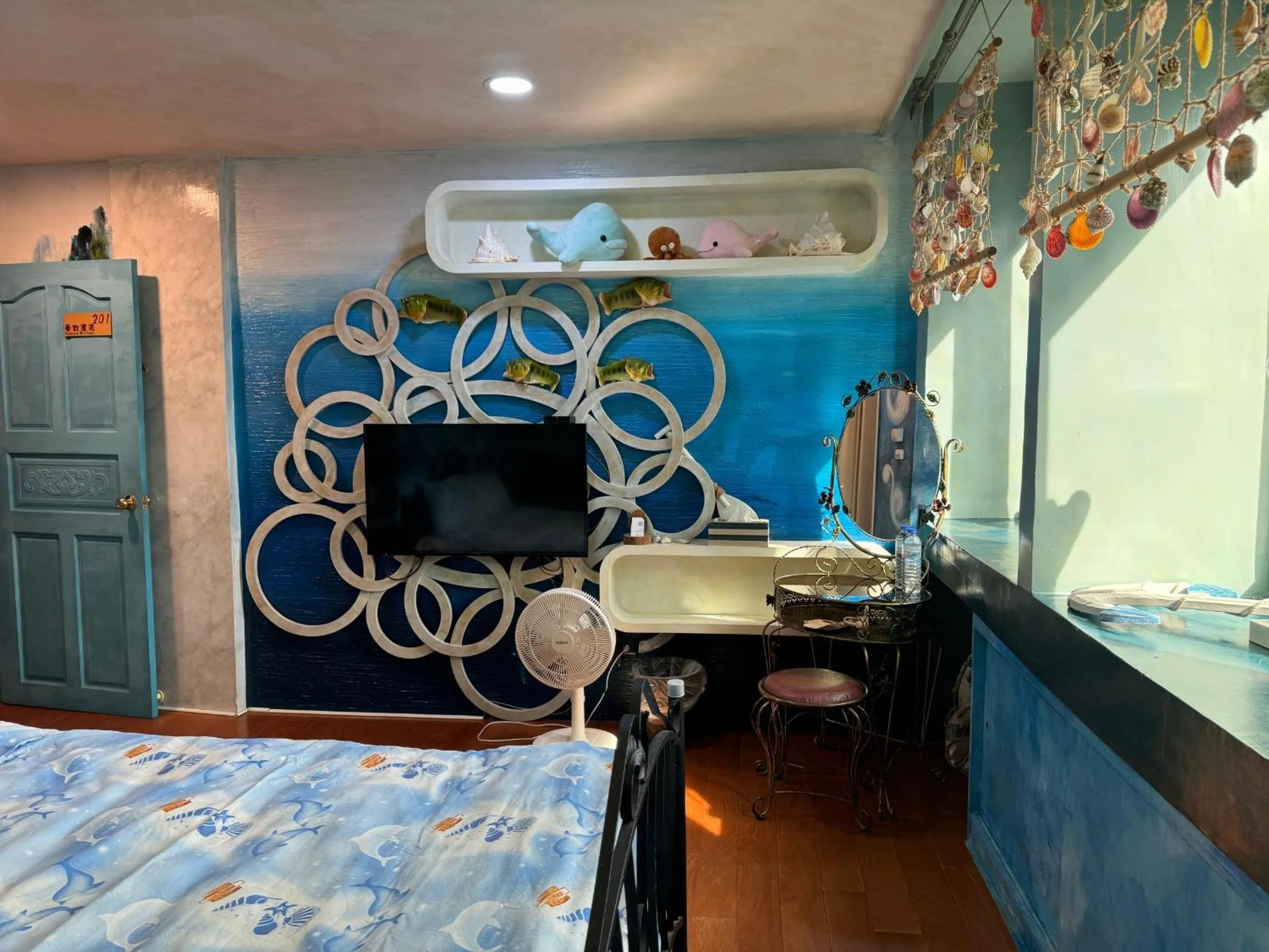 On site, Bed in 3D Sunflower Embossed B&B