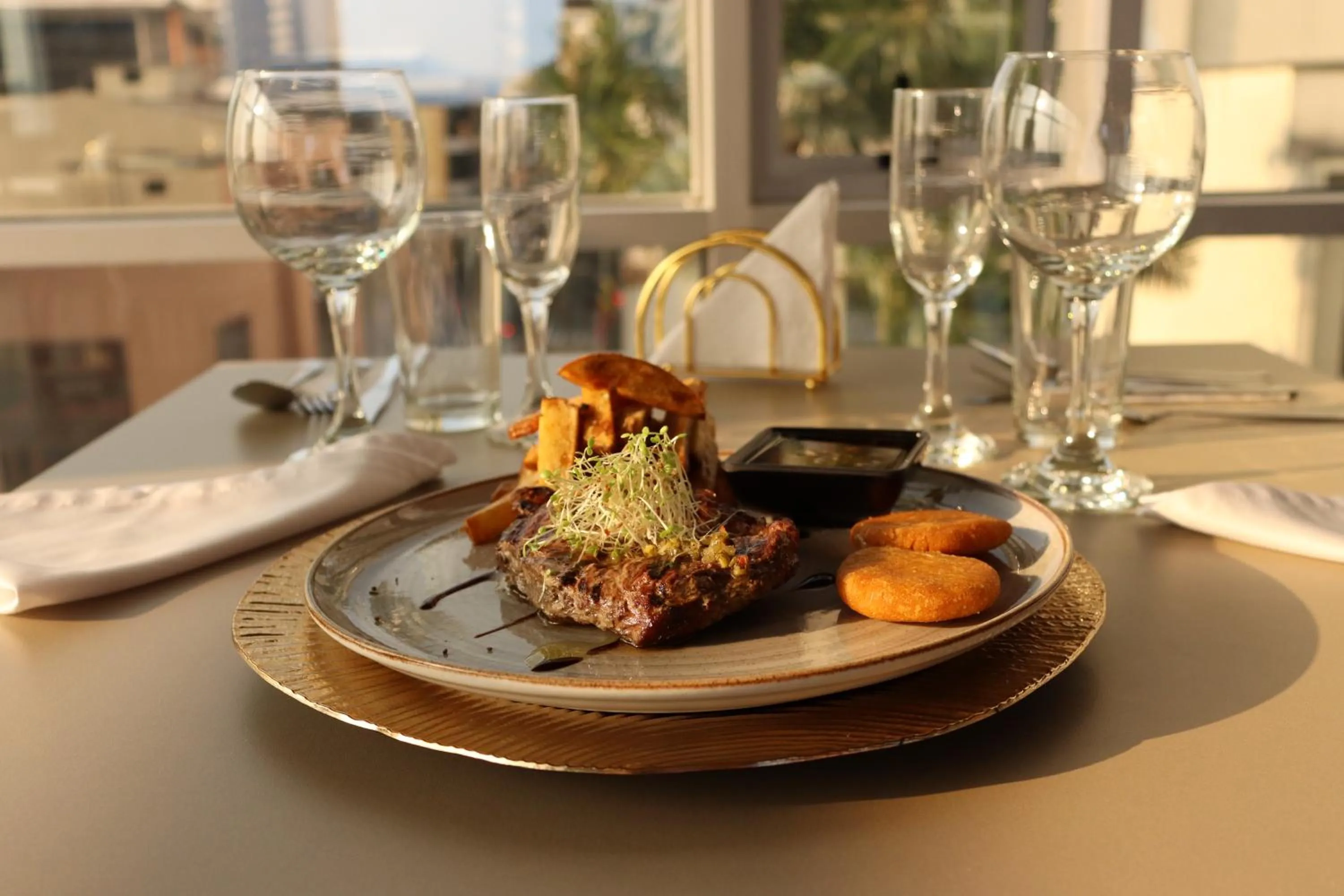 Restaurant/places to eat in Giluxe Hotel