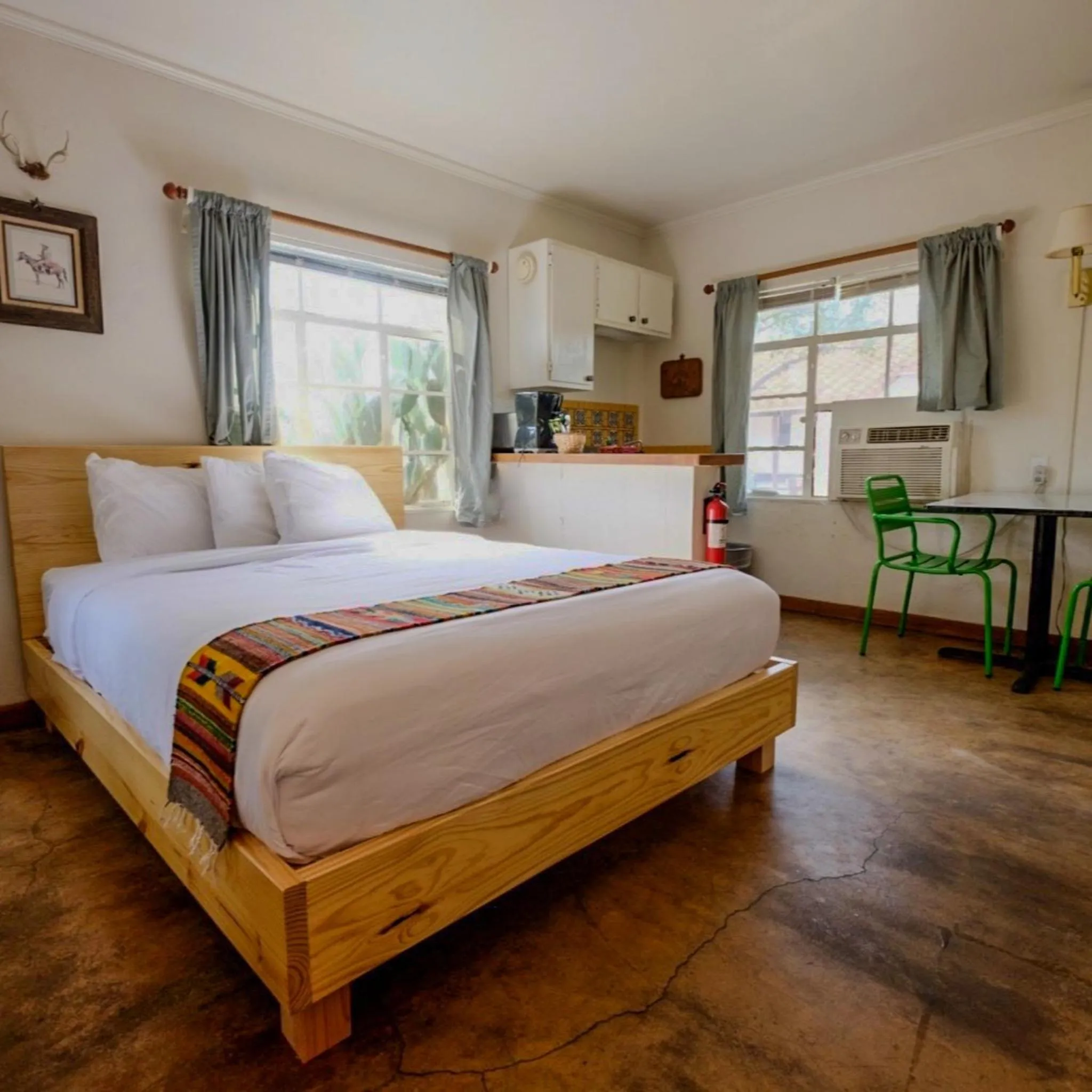 Photo of the whole room in Antelope Lodge