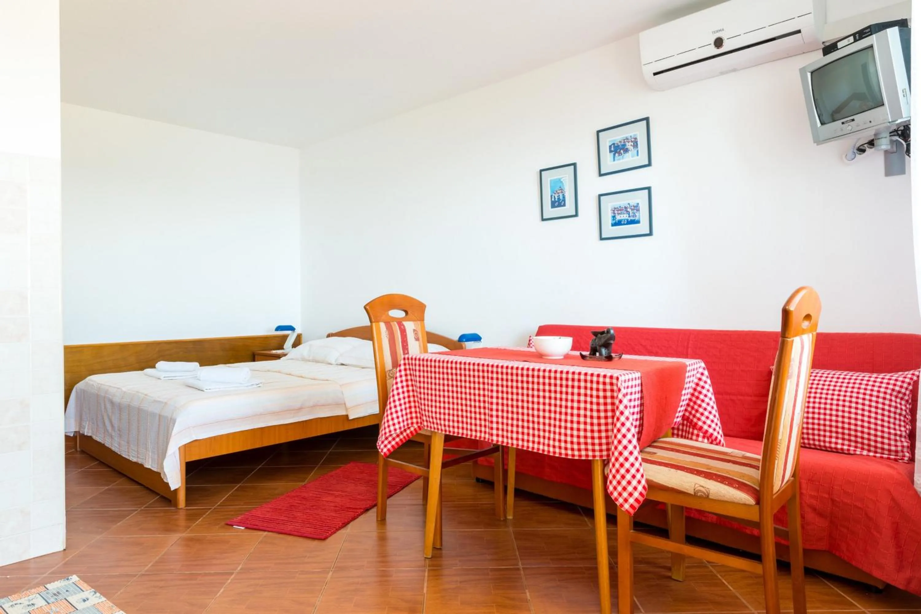 Photo of the whole room, Bed in Guesthouse Home Sweet Home