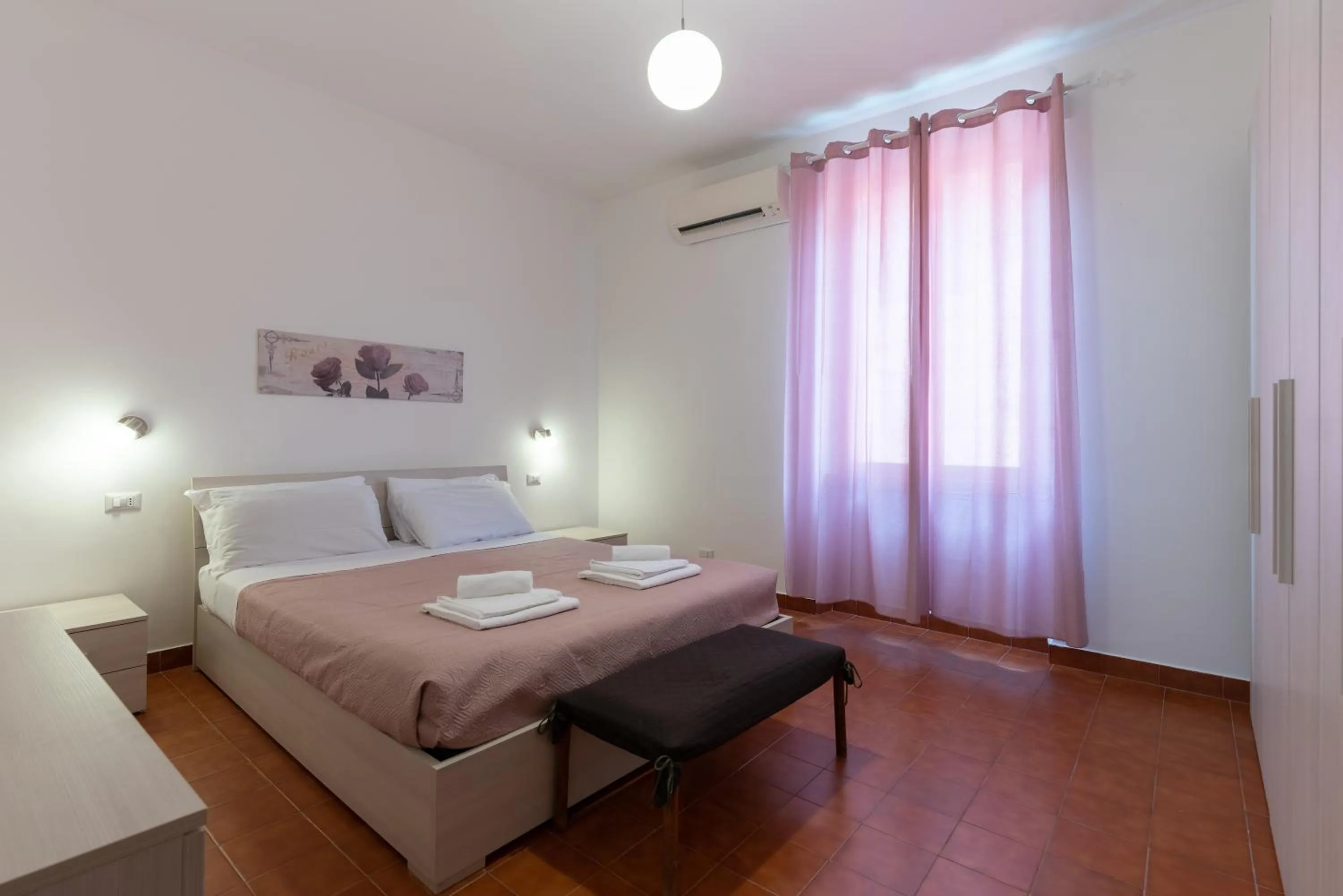 Photo of the whole room, Bed in Evelina in Trastevere