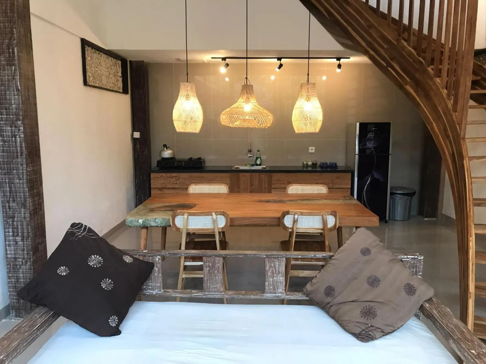 De, dalam secret nature