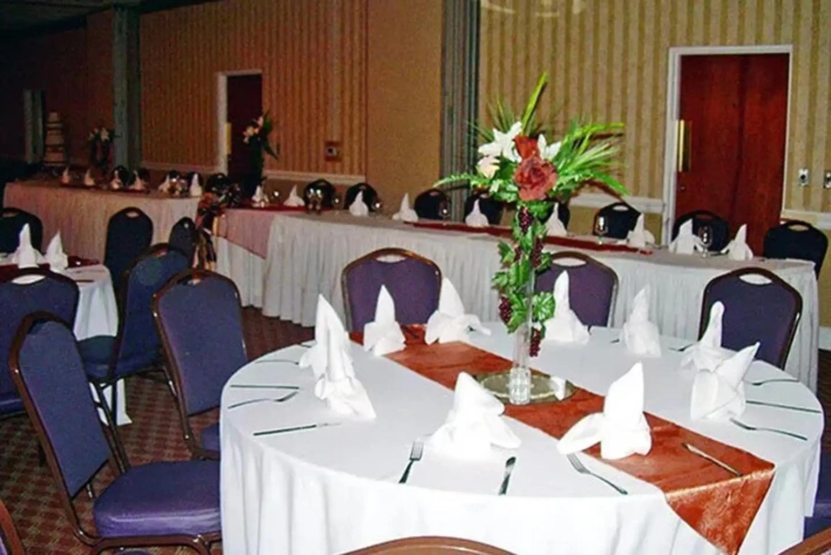 Restaurant/places to eat in Studio 6 Rock Hill, SC Cherry Road Restaurant/places to eat in Studio 6 Rock Hill, SC Cherry Road