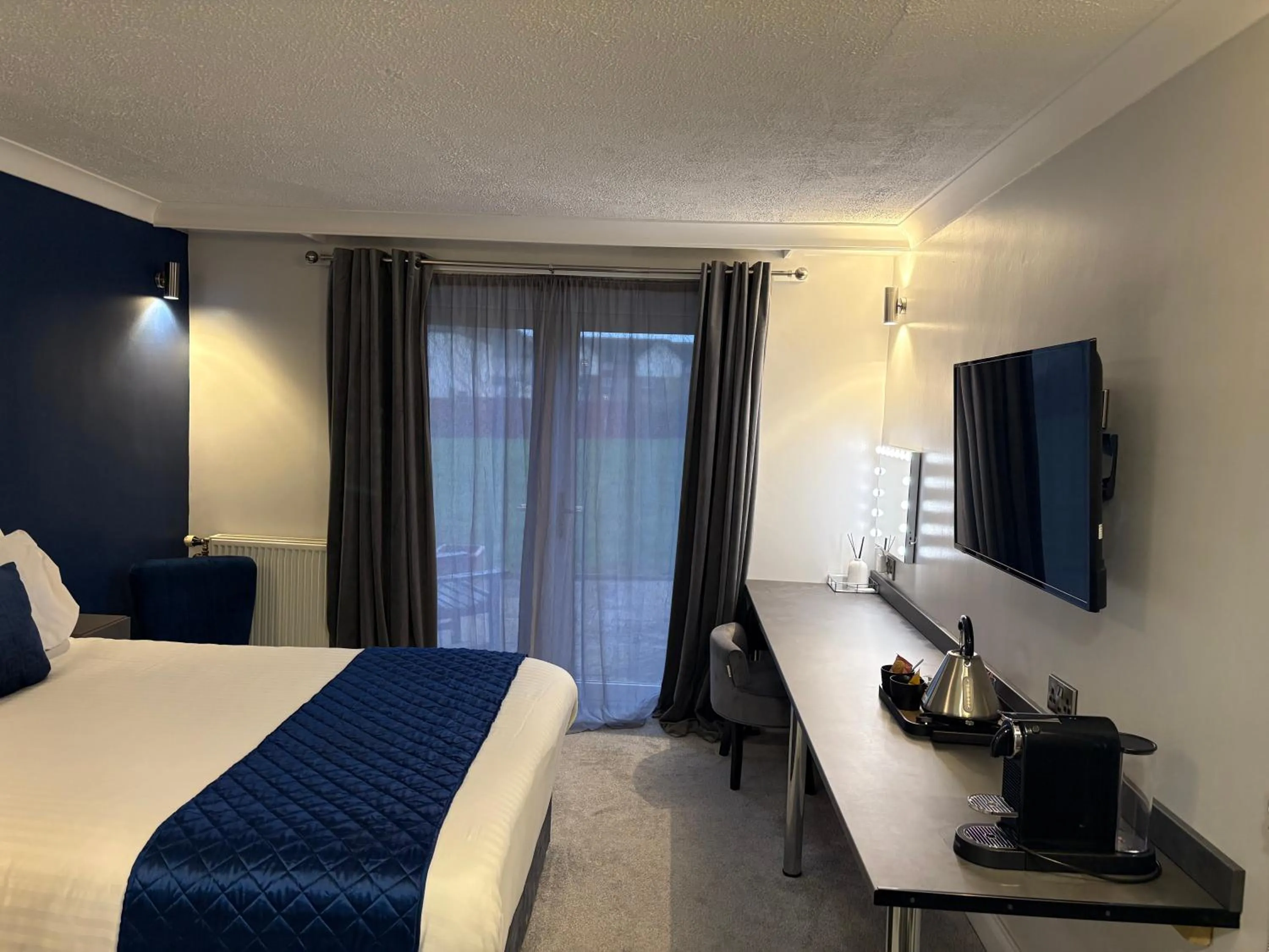 Photo of the whole room, Bed in Sporting Lodge Inn Middlesbrough