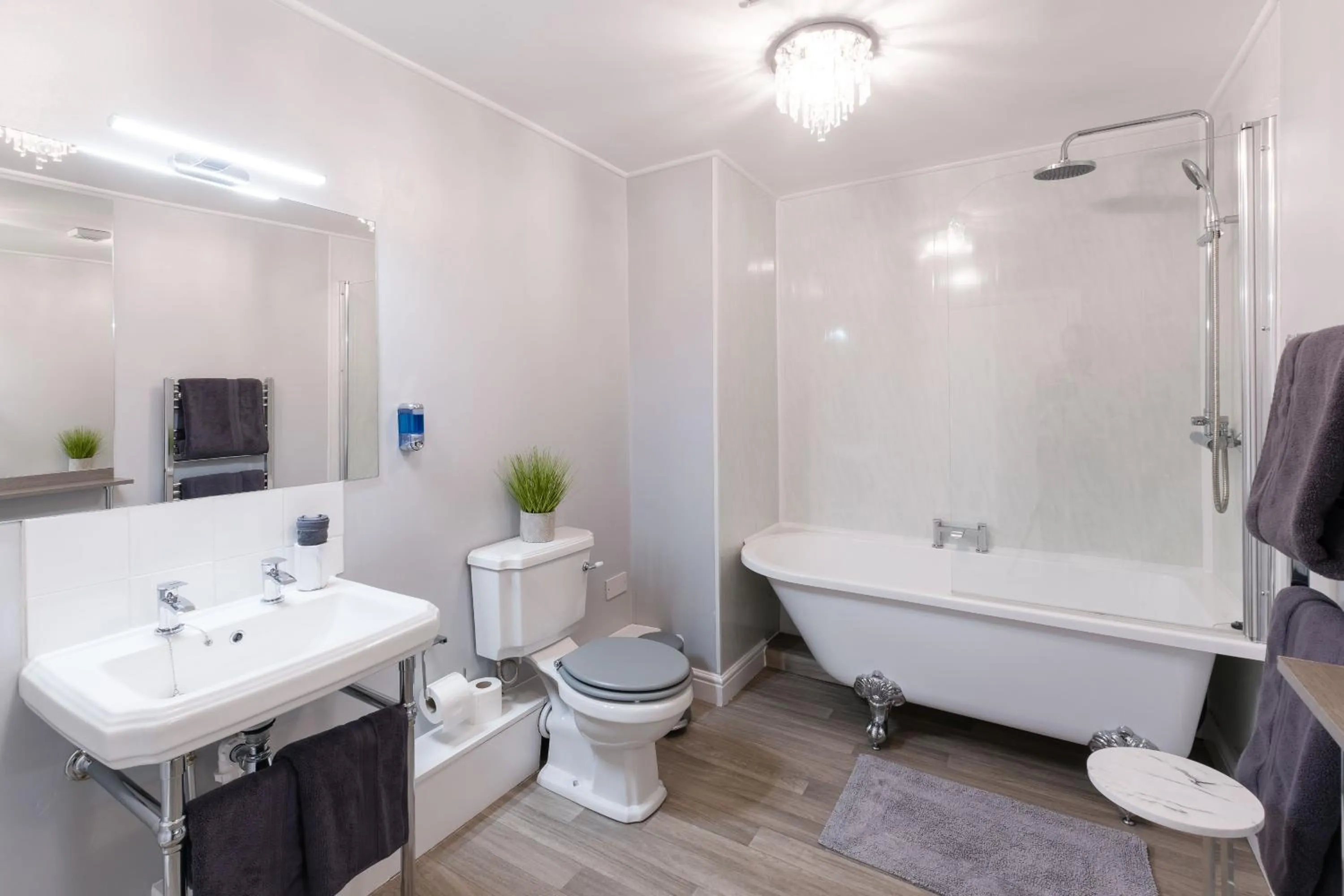 Bathroom in Sporting Lodge Inn Middlesbrough