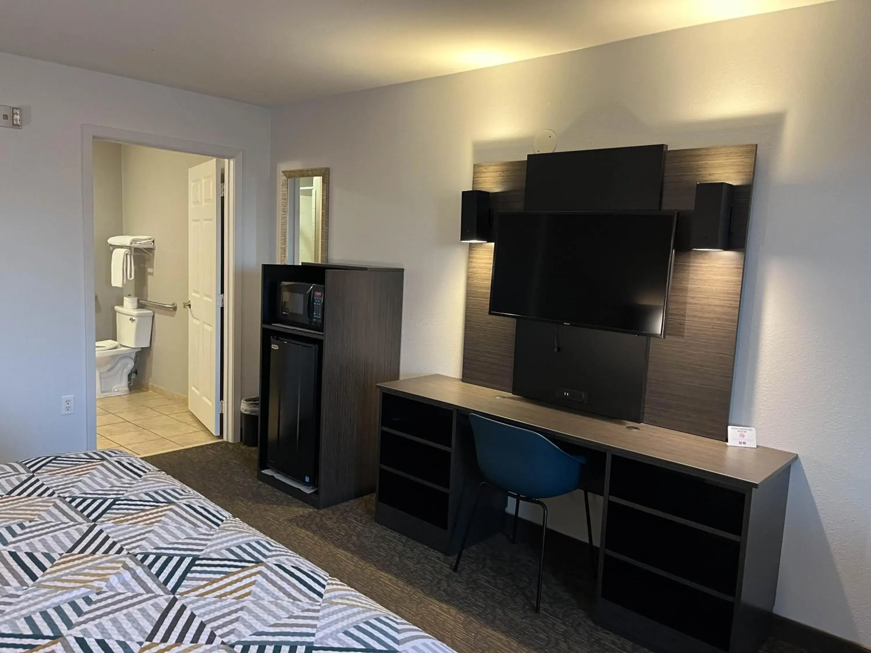 King Room with Roll-In Shower - Disability Access in Motel 6 Junction, TX Llano River King Room with Roll-In Shower - Disability Access in Motel 6 Junction, TX Llano River