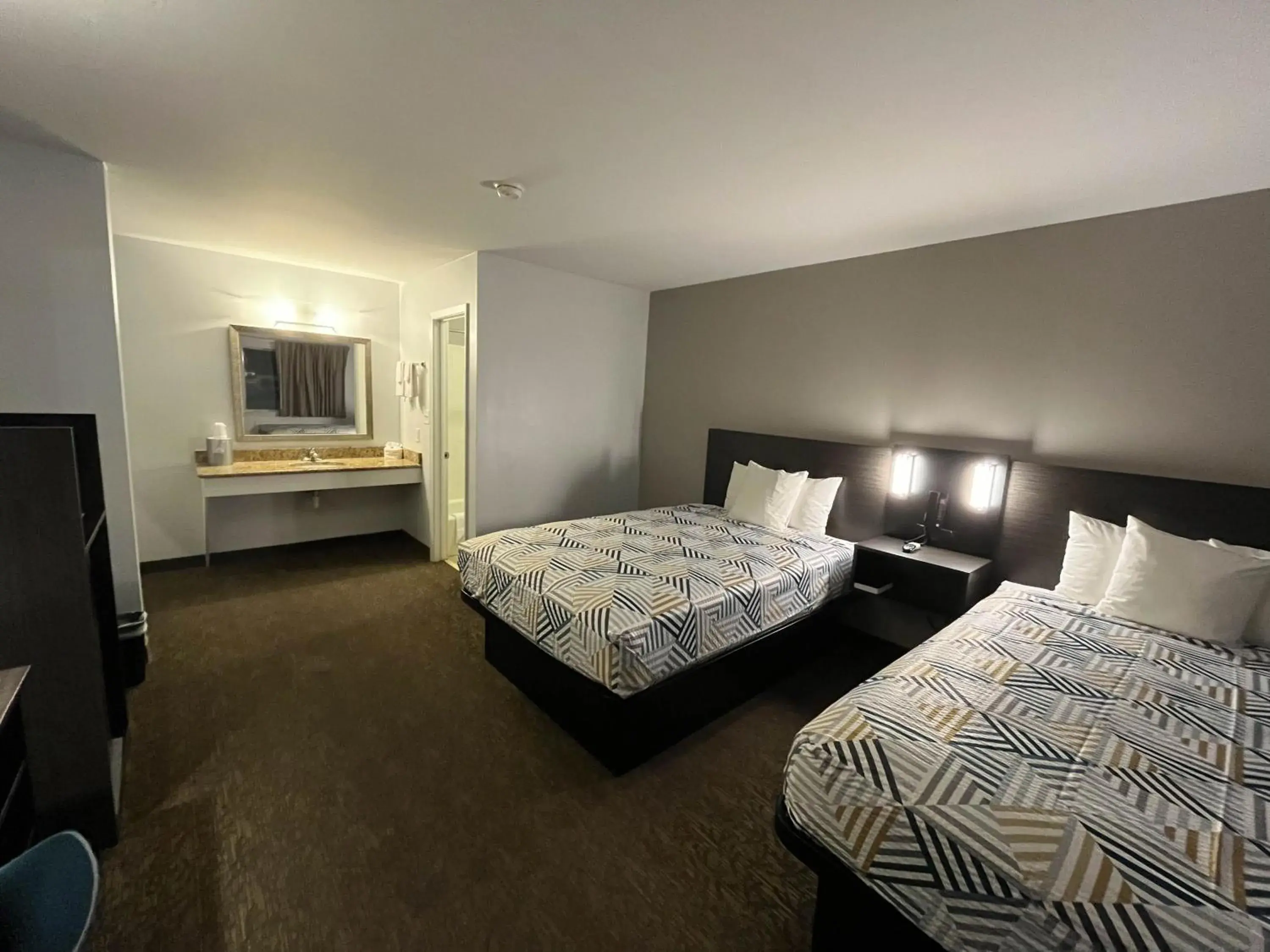 Quadruple Room - Smoking in Motel 6 Junction, TX Llano River Quadruple Room - Smoking in Motel 6 Junction, TX Llano River