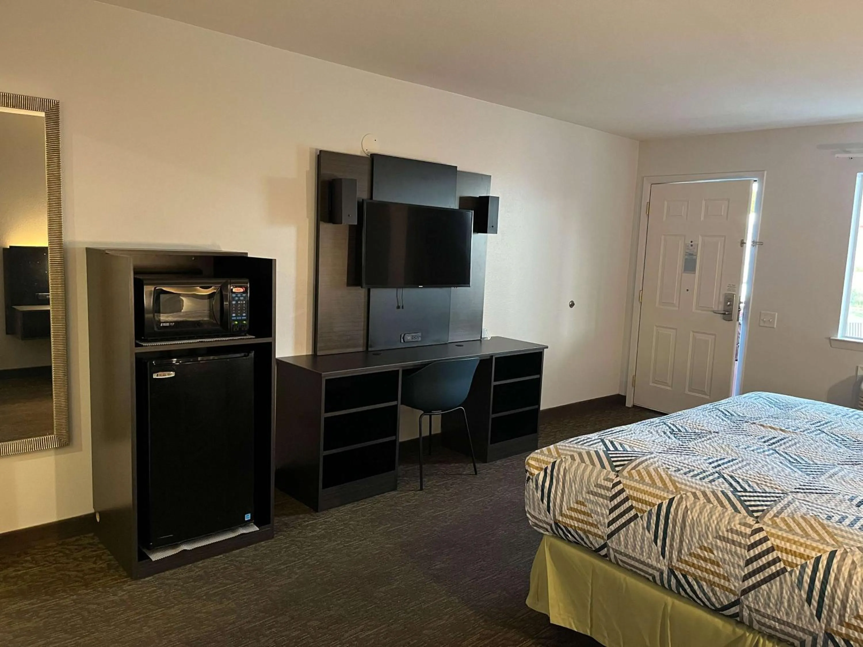 Bedroom, Bed in Motel 6 Junction, TX Llano River