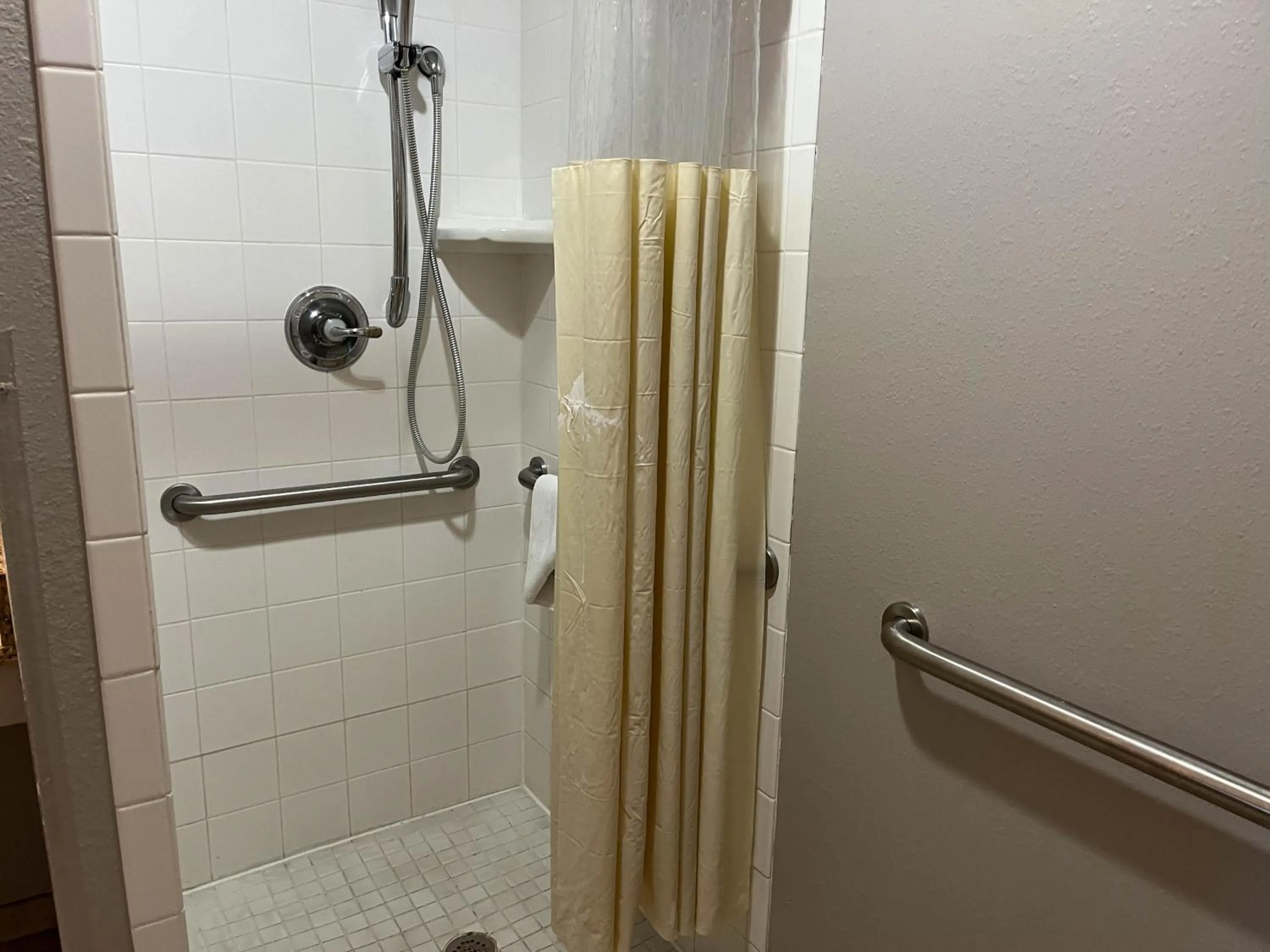 Bathroom in Motel 6 Junction, TX Llano River