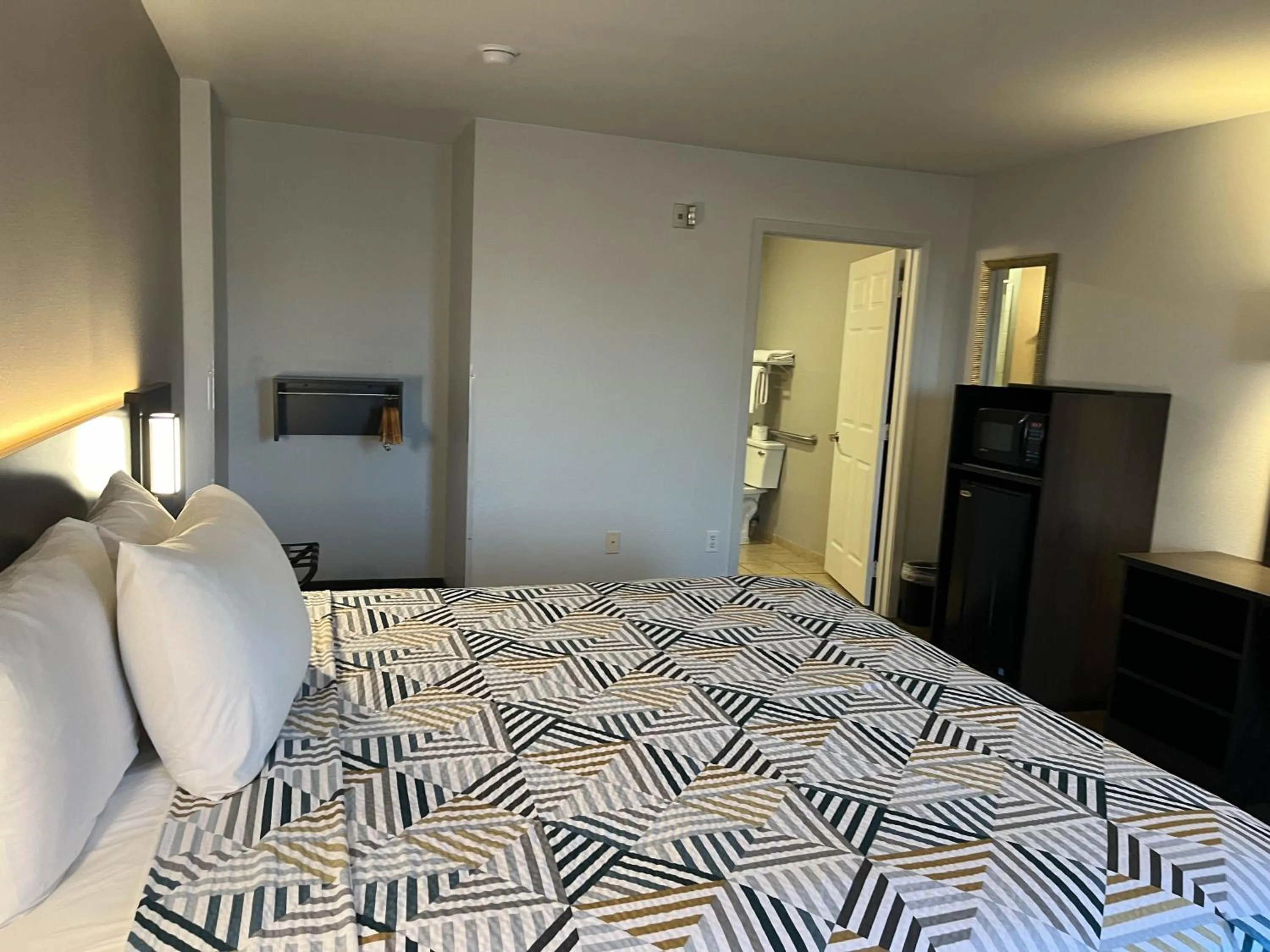 Bedroom, Bed in Motel 6 Junction, TX Llano River