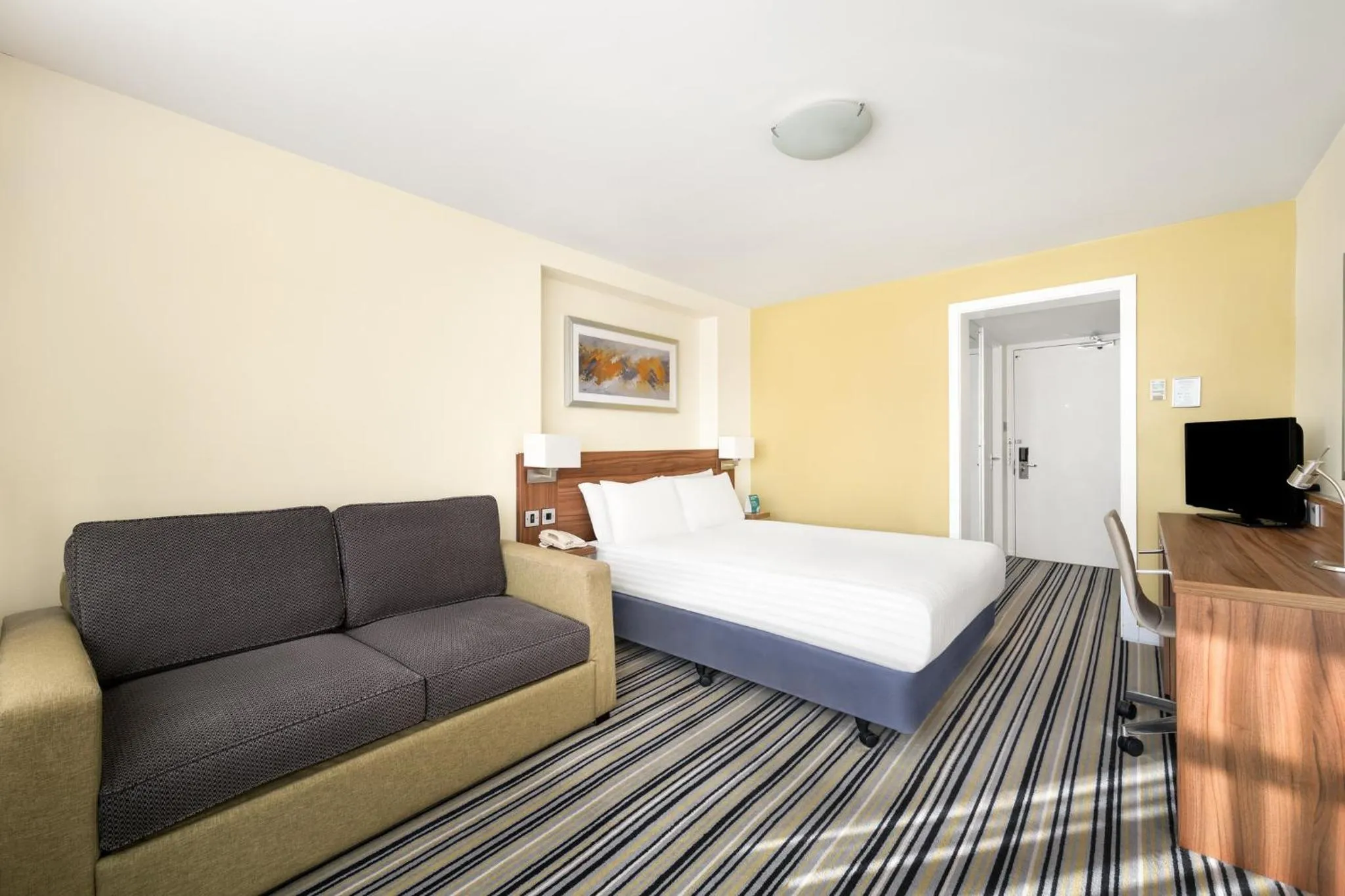 Photo of the whole room, Bed in Holiday Inn York by IHG