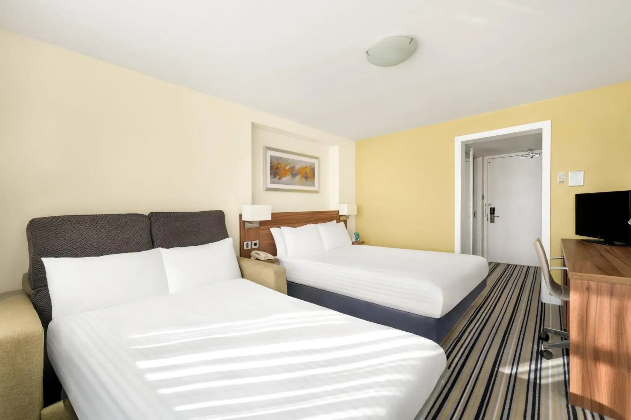 Photo of the whole room, Bed in Holiday Inn York by IHG Photo of the whole room, Bed in Holiday Inn York by IHG