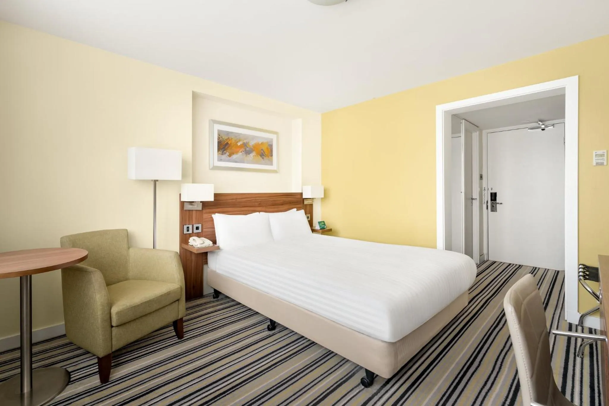 Photo of the whole room, Bed in Holiday Inn York by IHG