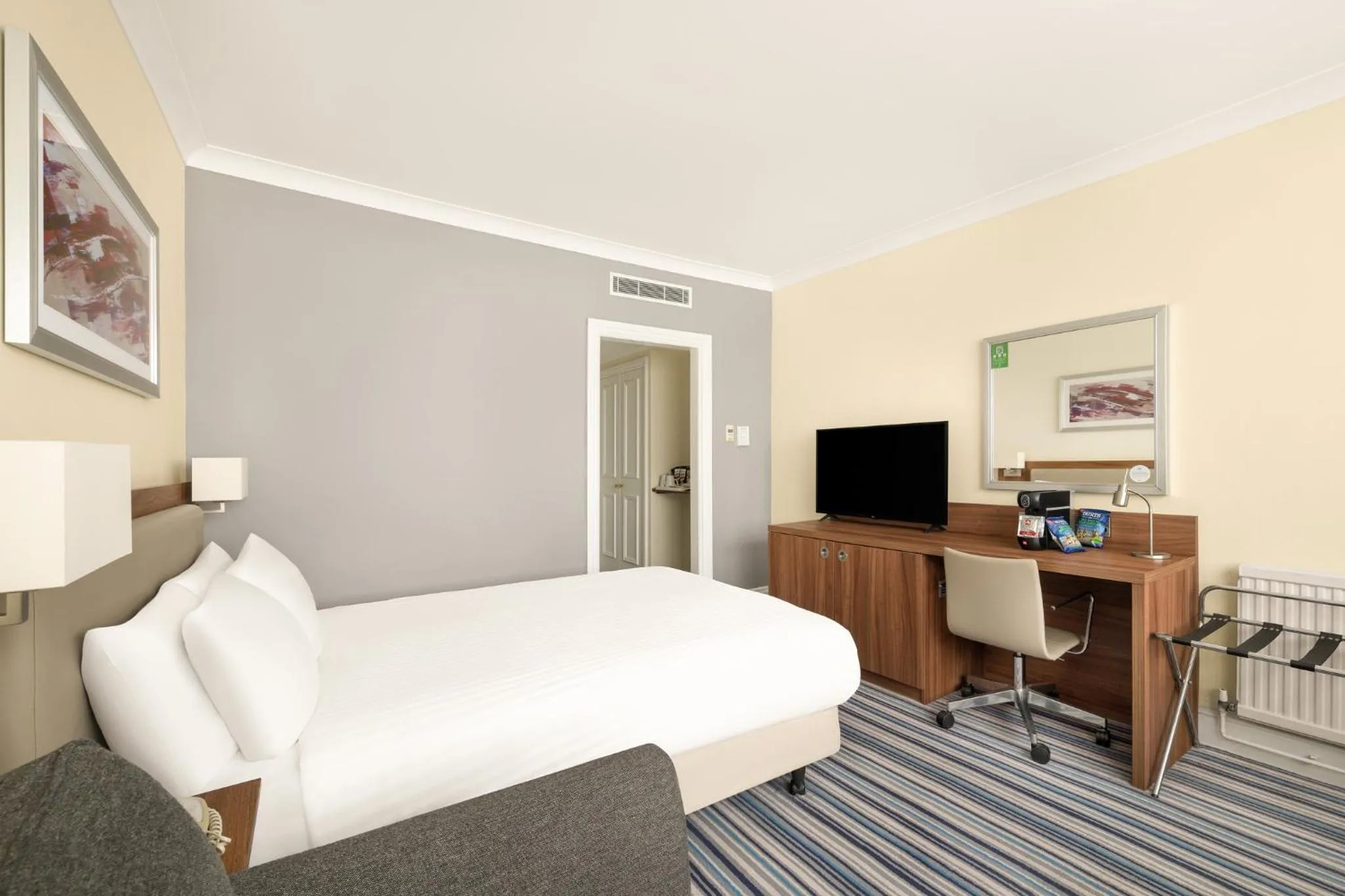 Photo of the whole room, Bed in Holiday Inn York by IHG