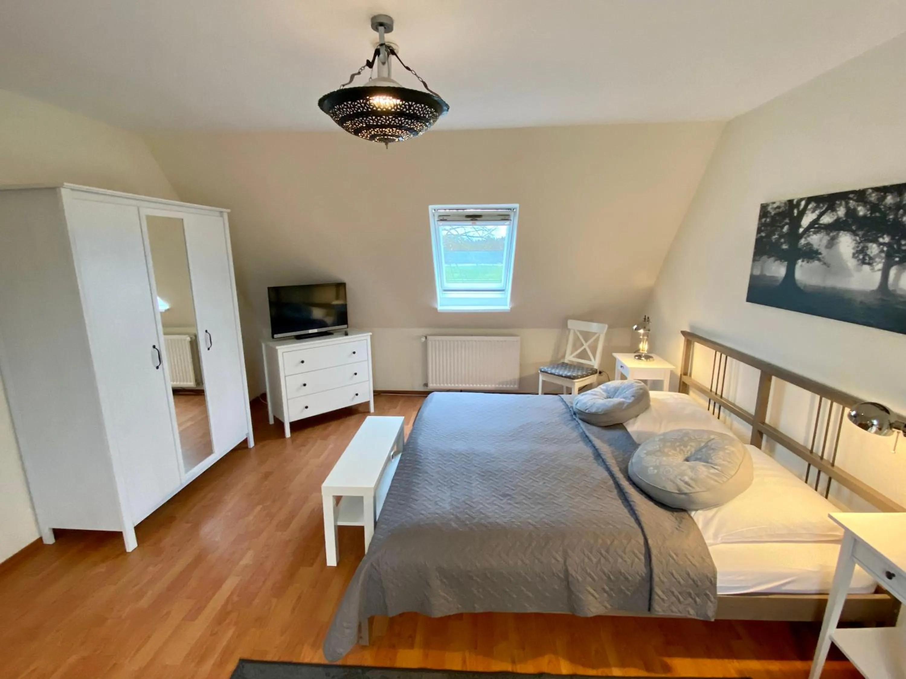 Photo of the whole room, Bed in Gut Basthorst