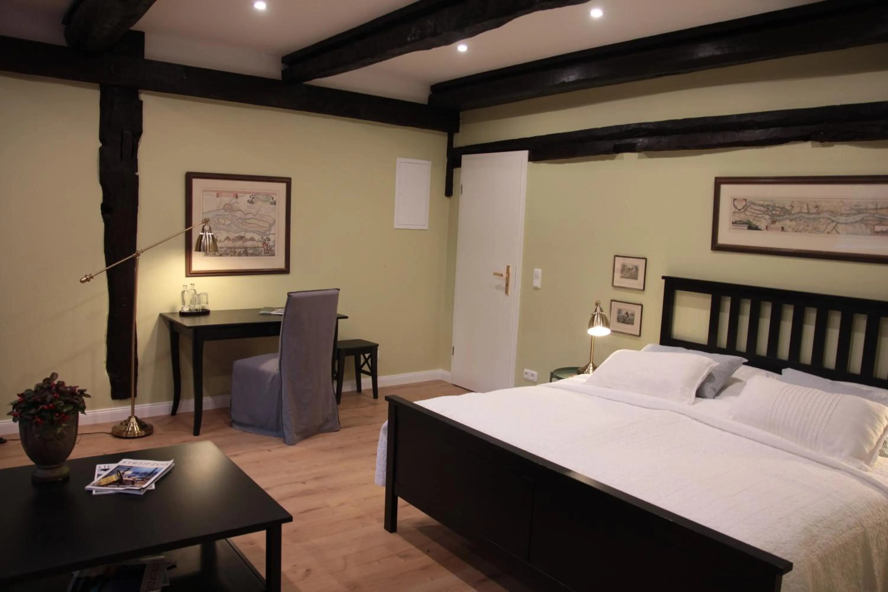 Photo of the whole room, Bed in Gut Basthorst