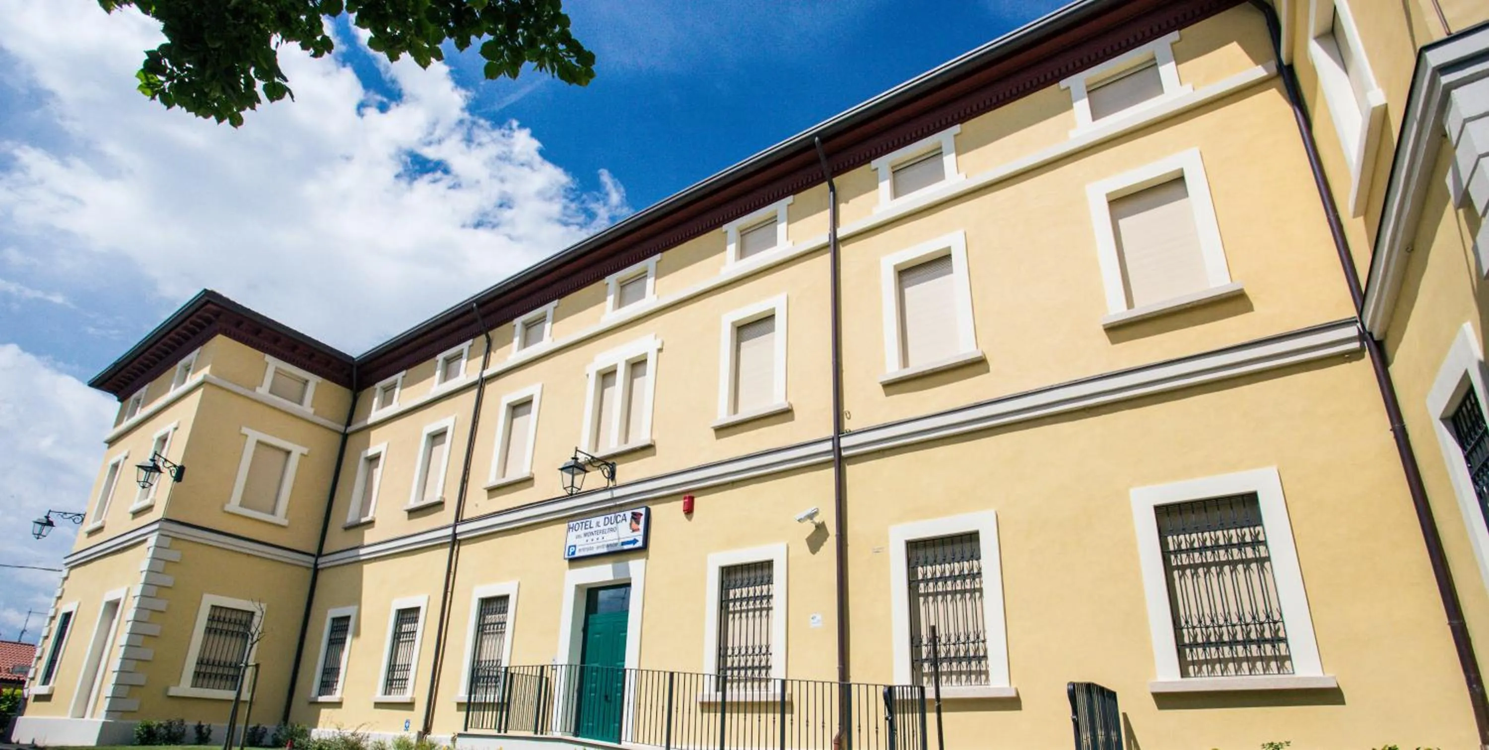 Facade/entrance in Hotel Il Duca Del Montefeltro