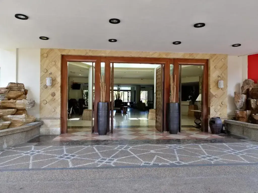 Facade/entrance in Lagoon Residence @ Langkawi Facade/entrance in Lagoon Residence @ Langkawi