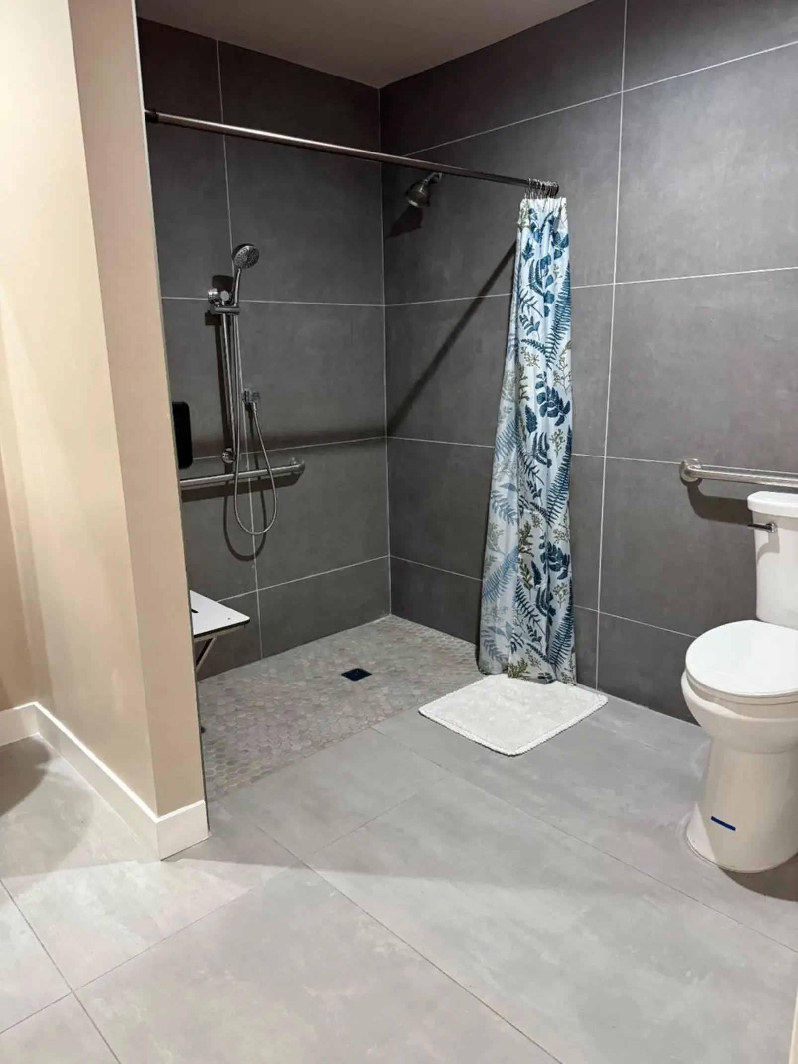 Queen Room - Disability Access in Valley Motel El Cajon San Diego Queen Room - Disability Access in Valley Motel El Cajon San Diego