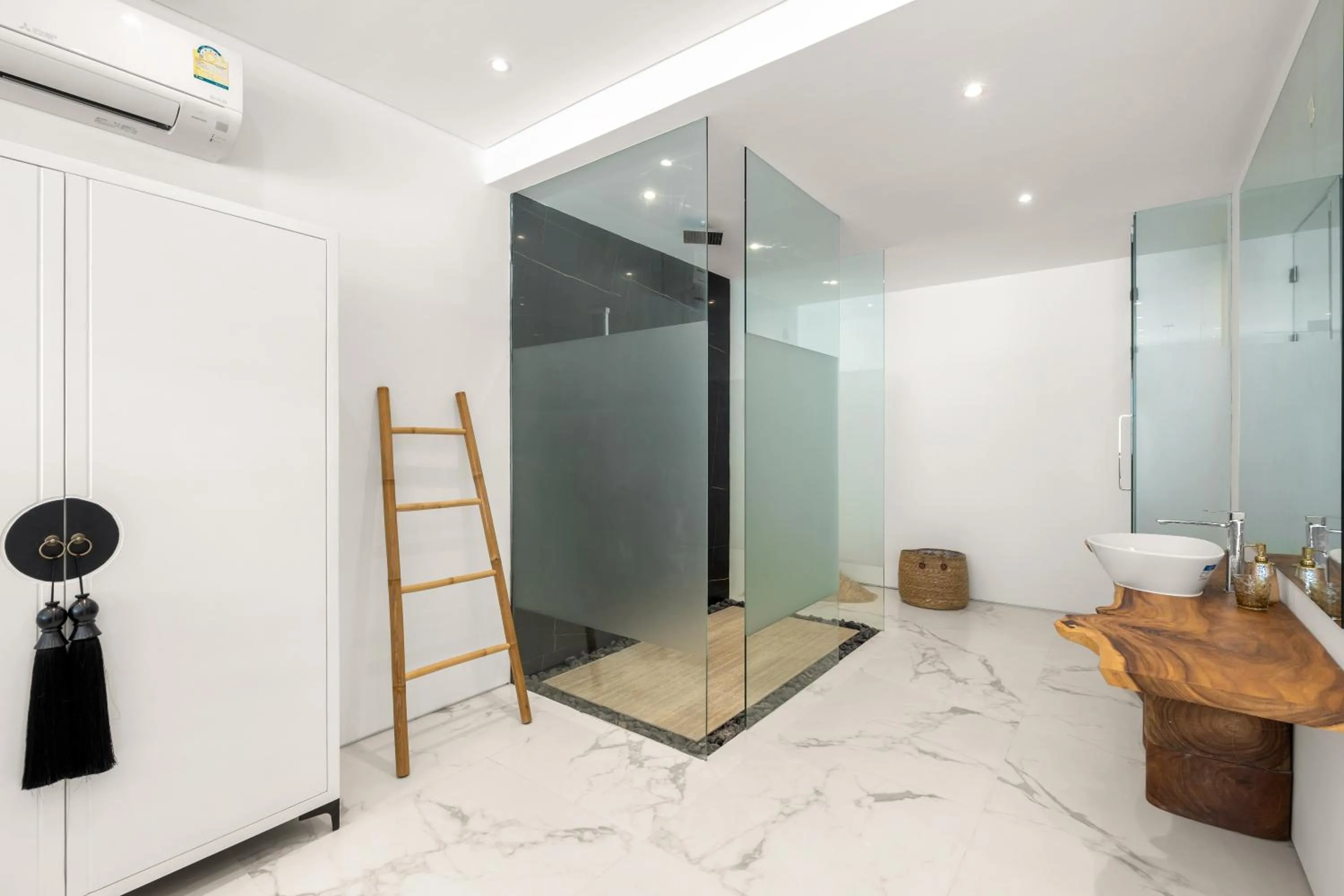 Shower in Golden Lotus Villas