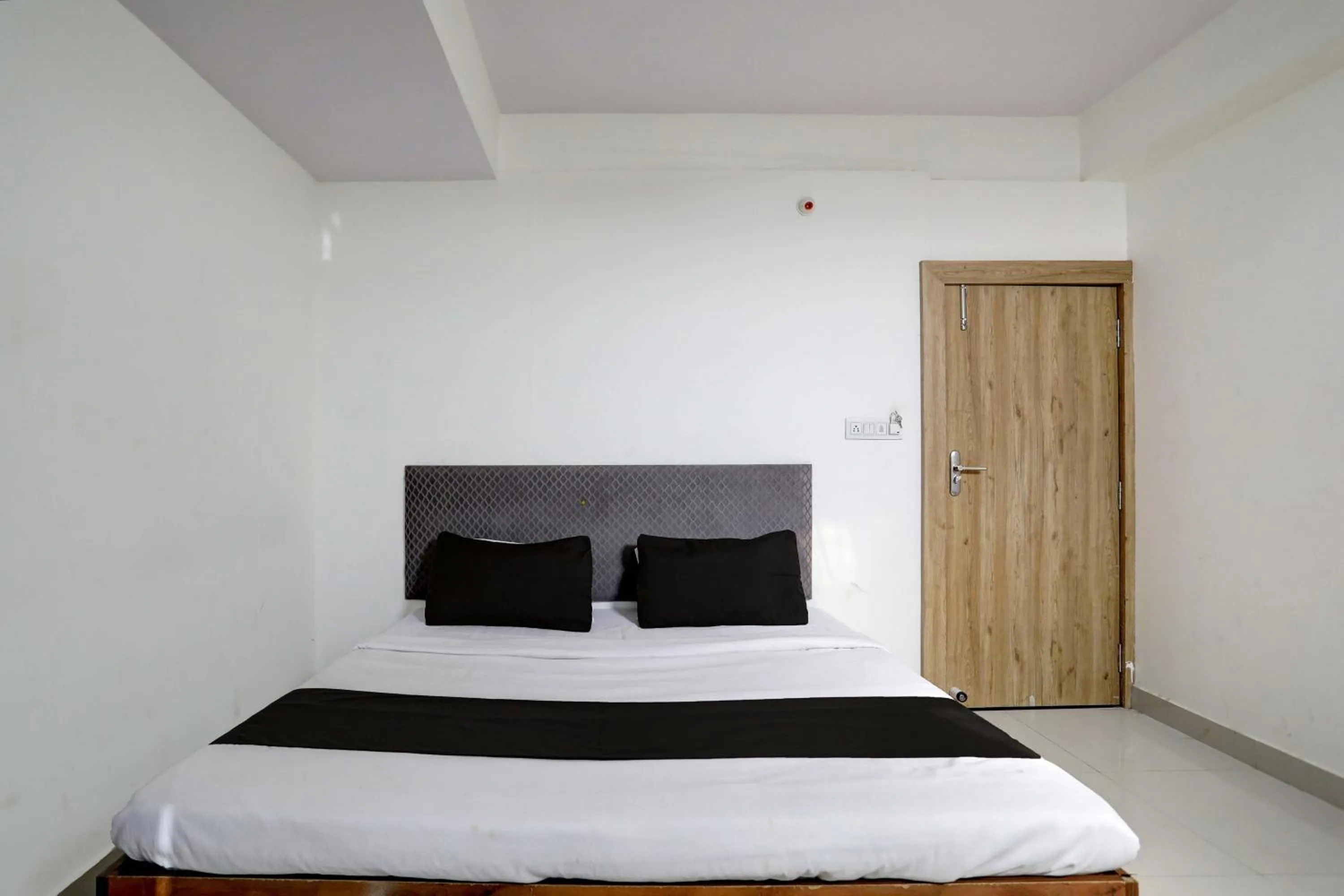 Bedroom, Bed in Hotel O SK Residency