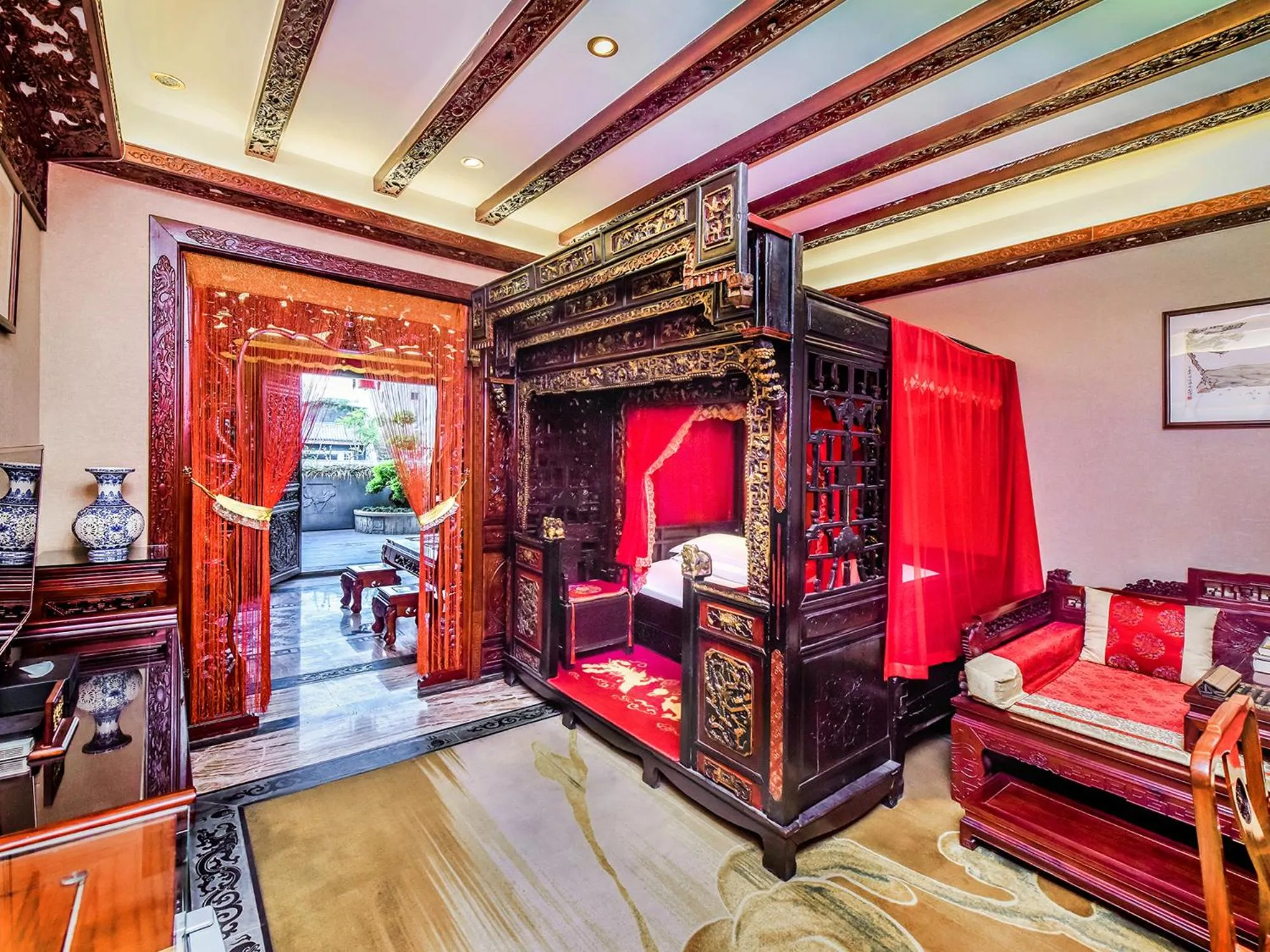 Photo of the whole room, Bed in ChengDu Wuhou Temple Han Dynasty Hotel