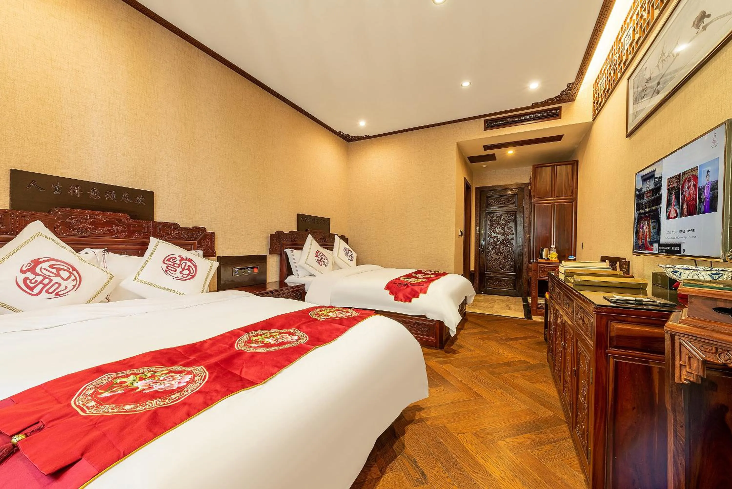Photo of the whole room, Bed in ChengDu Wuhou Temple Han Dynasty Hotel