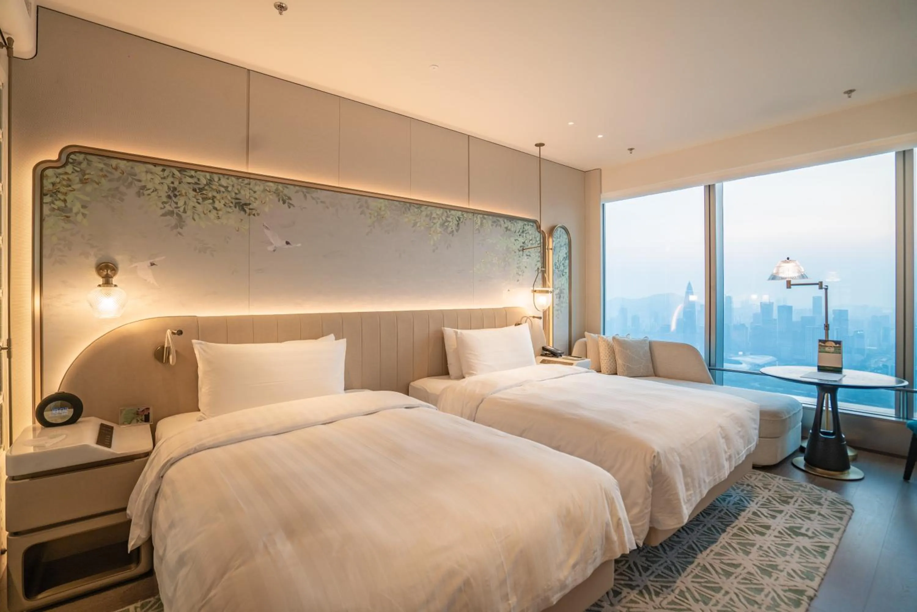 Deluxe Bay View Twin Room (Enjoy First-Time Mini-bar Benefits) in Shangri-La Nanshan, Shenzhen, Stay for 2 consecutive nights and enjoy breakfast